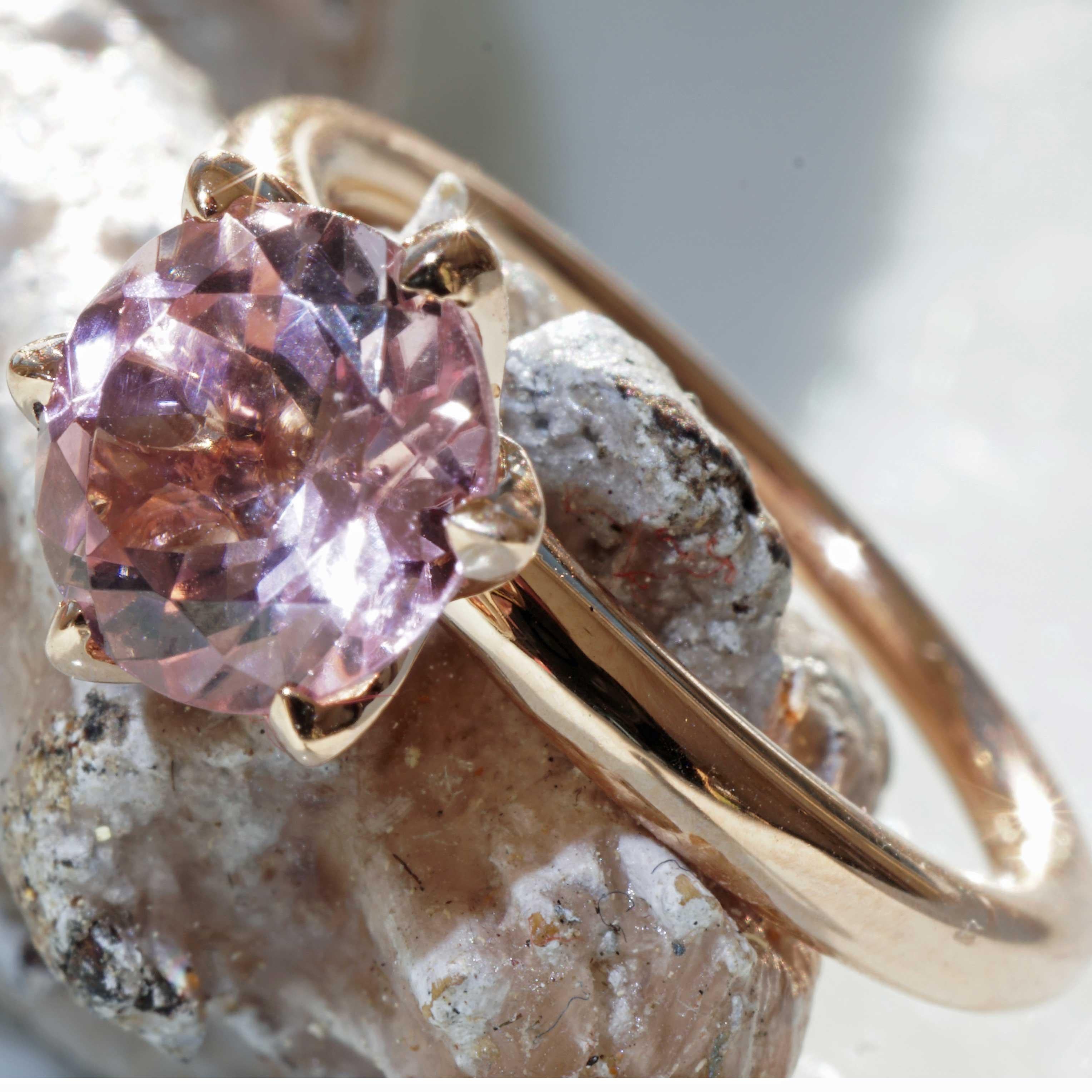 Women's or Men's Pink Tourmaline Ring made in Italy Valenza  finest Goldsmith´s Work Bestseller For Sale
