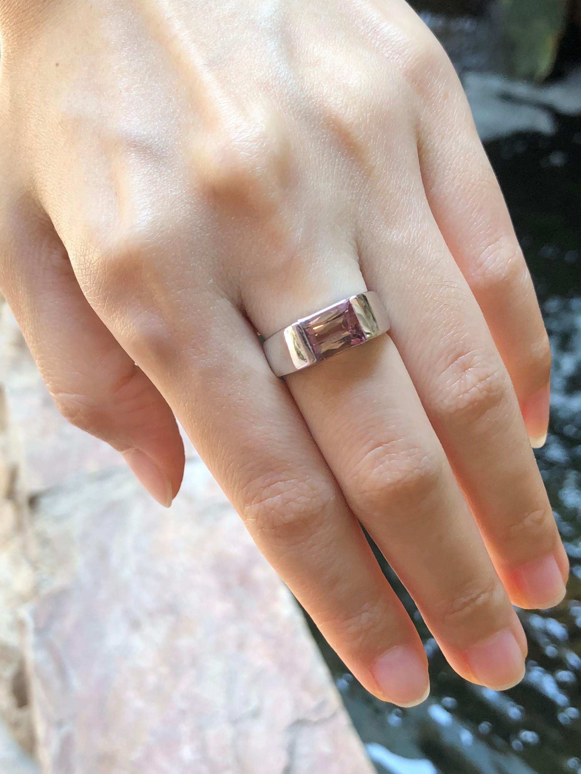 Ring mit rosa Turmalin in 18 Karat Weißgold Fassungen für Damen oder Herren im Angebot