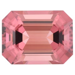 Tourmaline rose de 21,22 carats aux nuances orange : pierre rare pour les bijoux de luxe