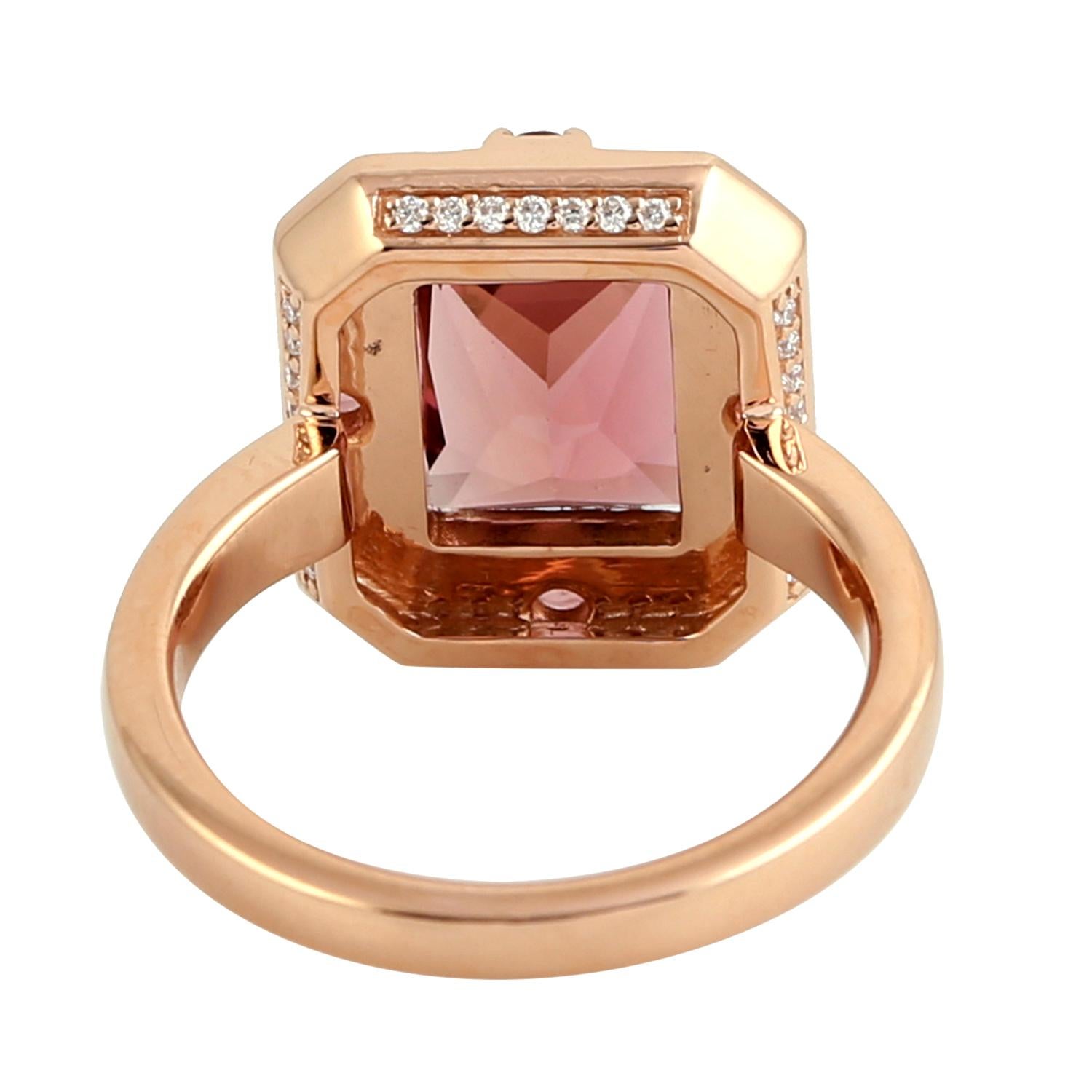 Anillo De Turmalina Rosa Con Esmalte Rosa Y Diamantes En Oro Amarillo De 18k Art Decó en venta