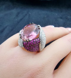 Anello con tormalina rosa, diamante bianco e rubino