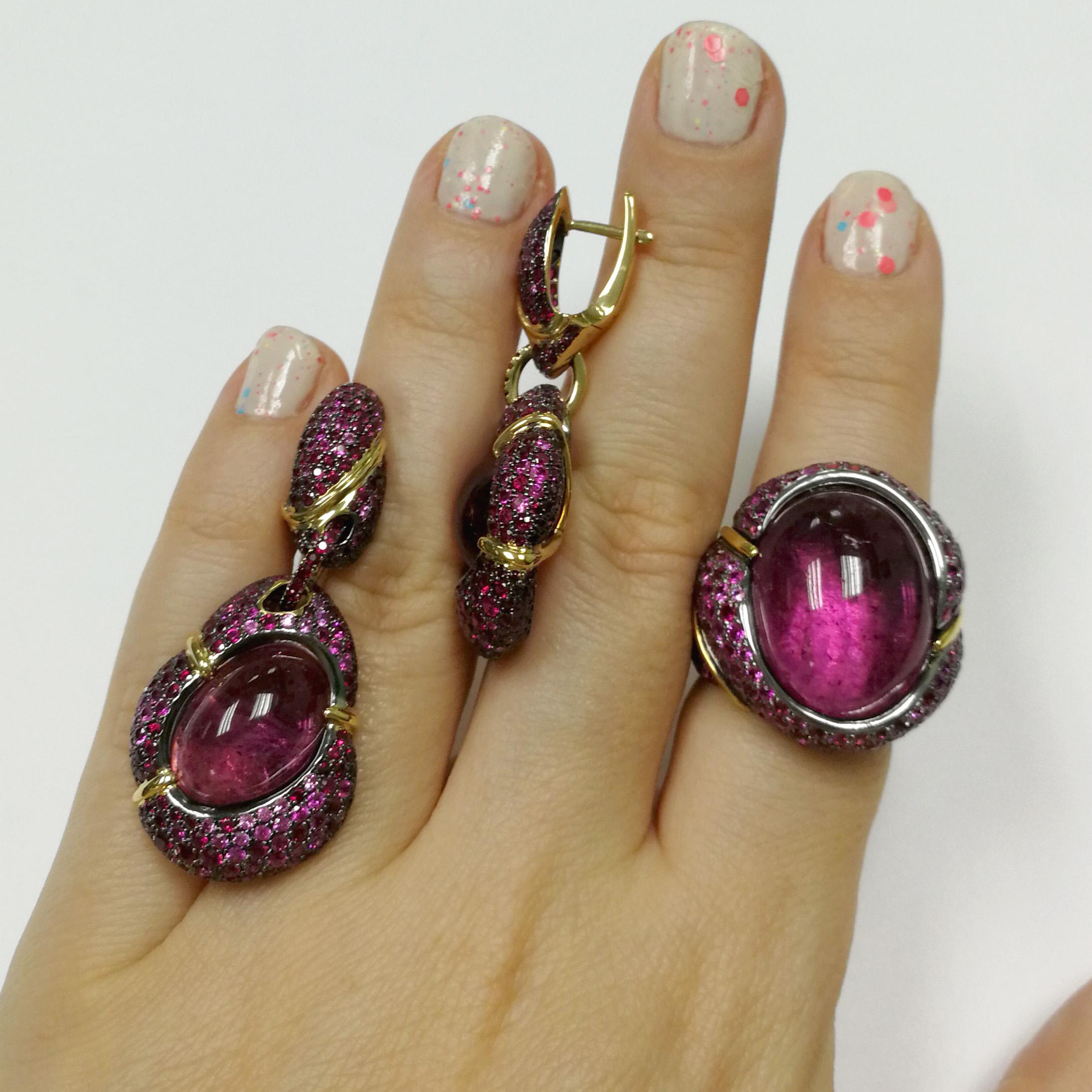 Pink Tourmaline Ruby Pink Sapphire 18 Karat Yellow Gold Suite In Excellent Condition For Sale In Bangkok, TH