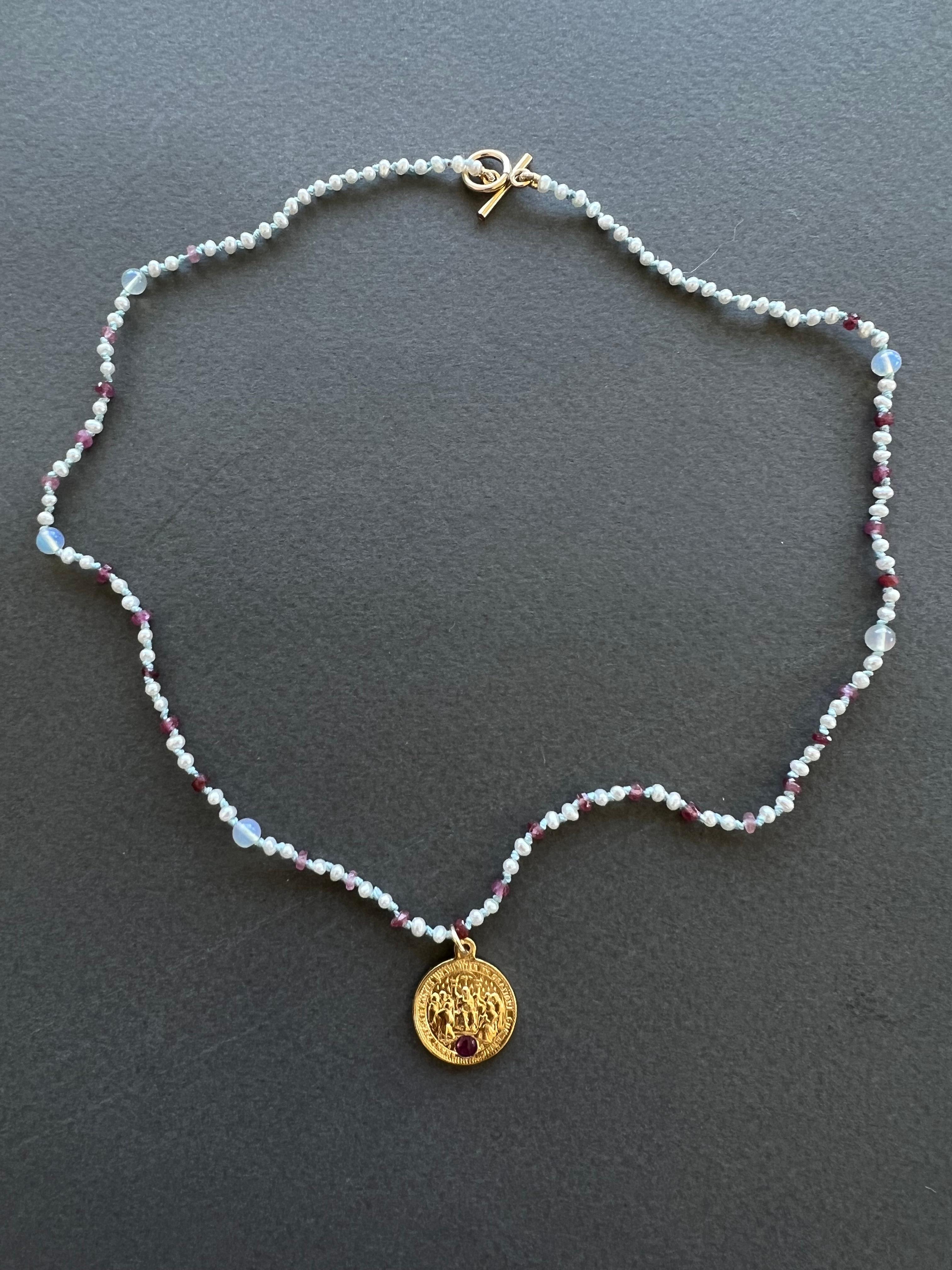 Choker-Halskette mit rosa Turmalin, Heiligem Herz, weißer Perle, Opal, Rubin, Perlen im Angebot 1