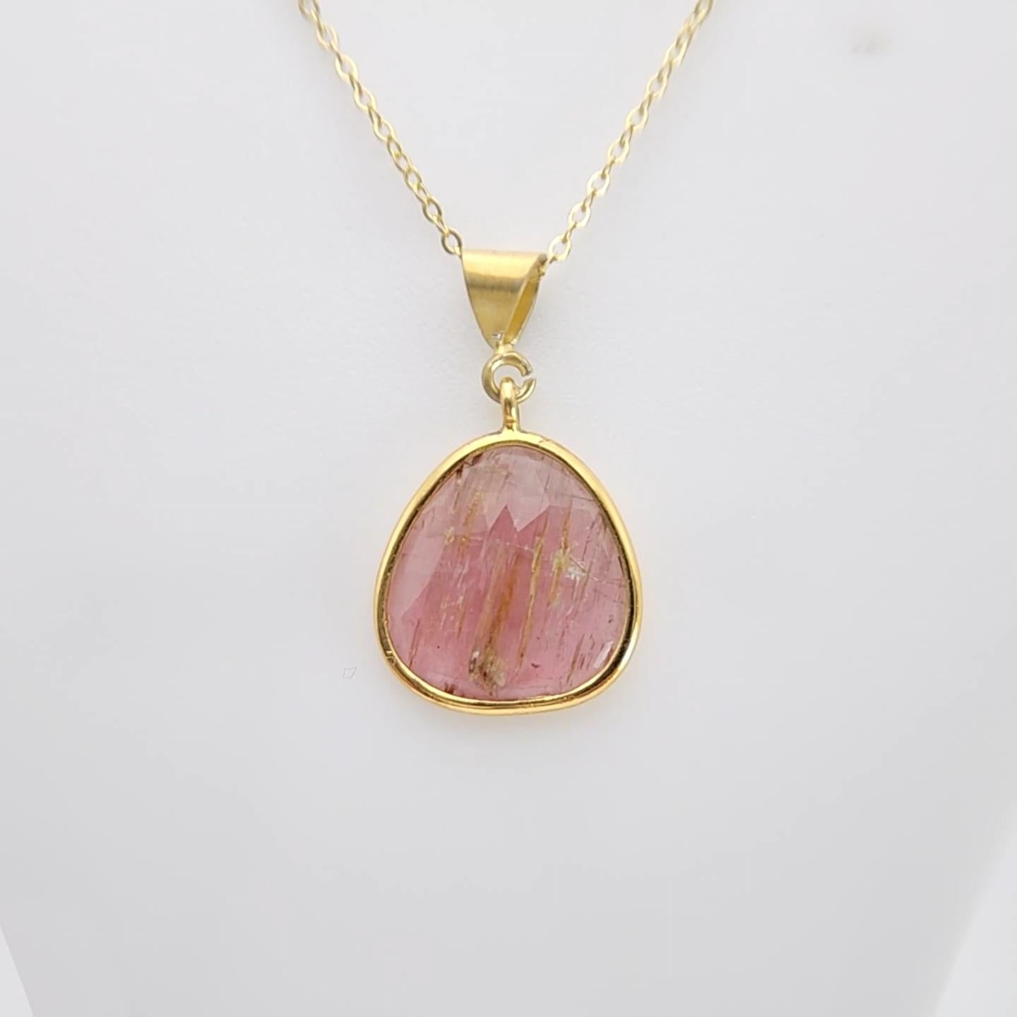 Ciondolo con gemma affettata di tormalina rosa in argento placcato in oro giallo in vendita 4