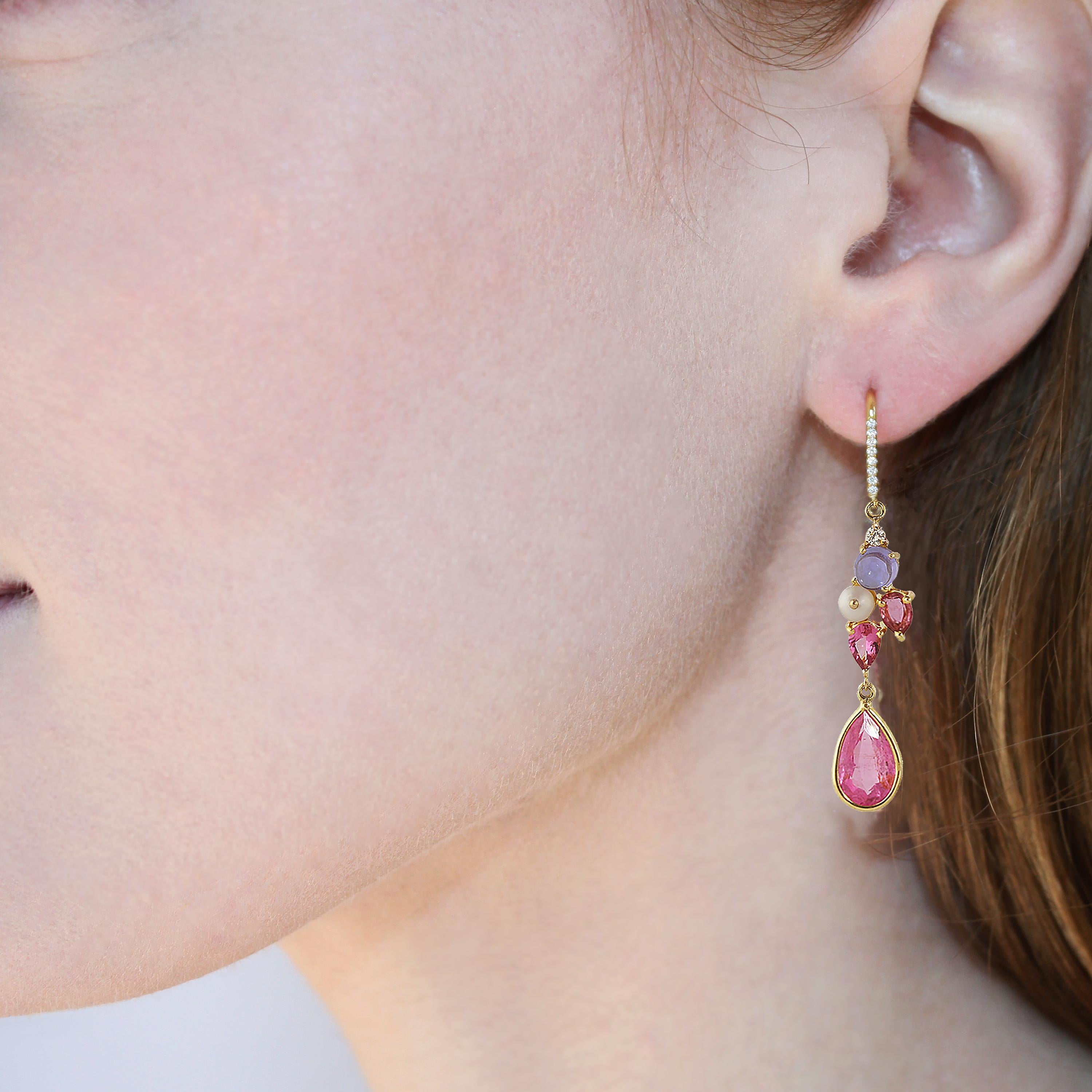 Ico & the Bird Boucles d'oreilles en or 18 carats avec tourmaline rose, tanzanite, diamant et perle Pour femmes en vente