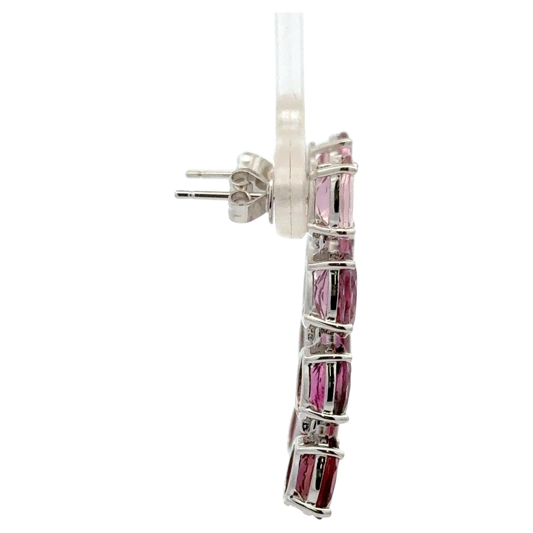 Orecchini a goccia in oro bianco 14 carati con 8 tormaline rosa dal design a ombrello per un peso di 6,20 carati. 
Disponibile con una perla sul fondo.
Disponibile in zaffiri blu. 