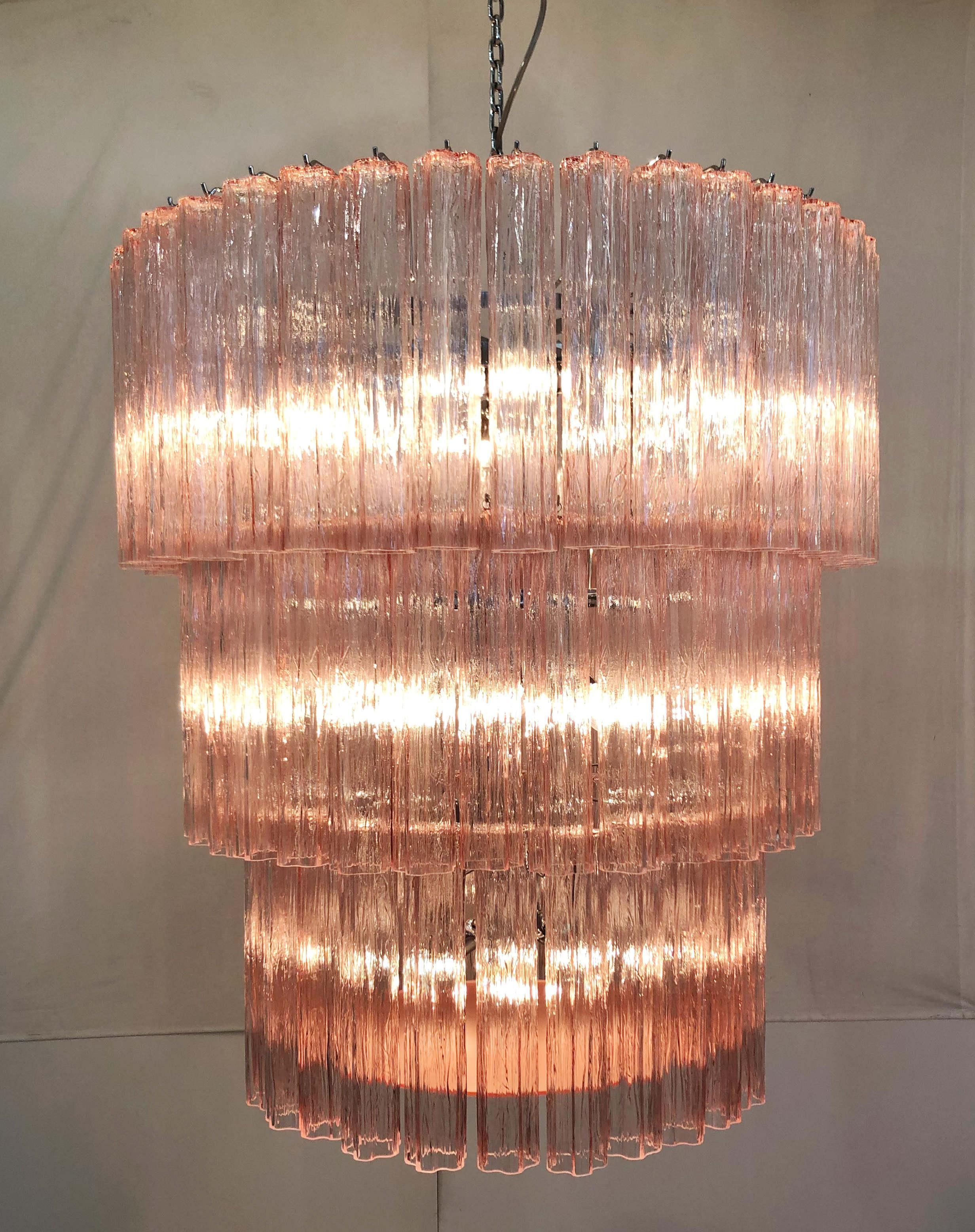 Lampadario Tronchi rosa di Fabio Ltd In condizioni Nuovo in vendita a Los Angeles, CA