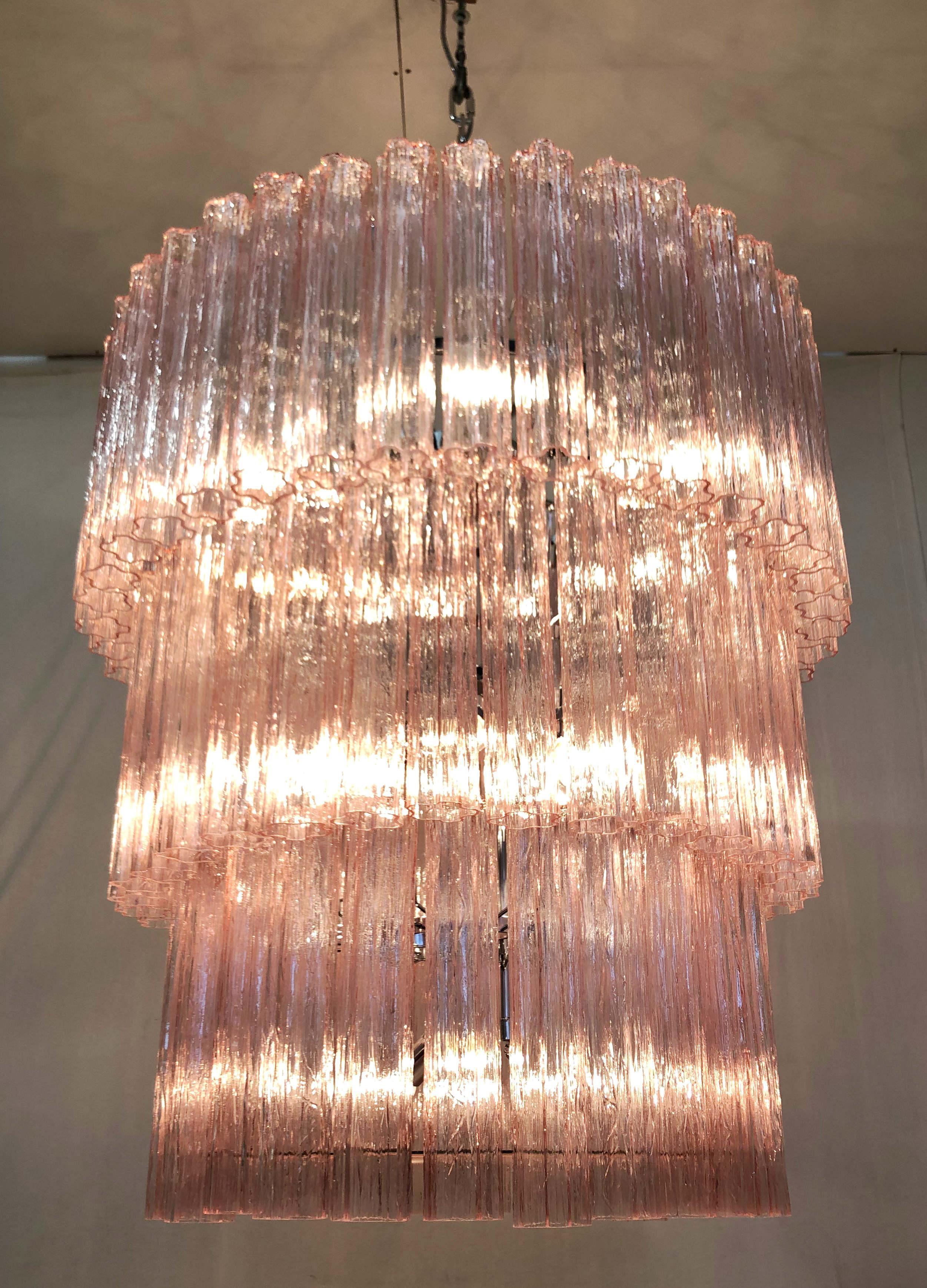 XXI secolo e contemporaneo Lampadario Tronchi rosa di Fabio Ltd in vendita