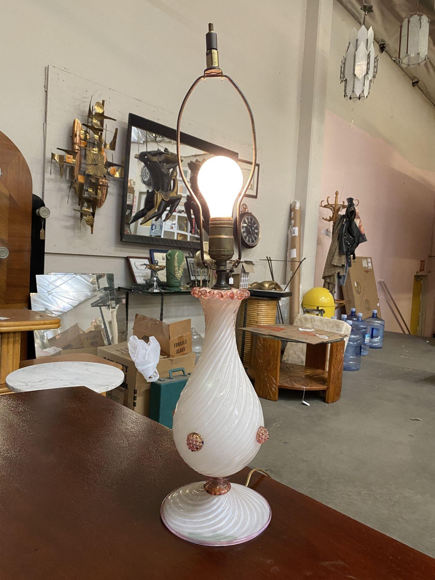 Lampe de table en verre de Murano Barovier Pink Twist en vente 1