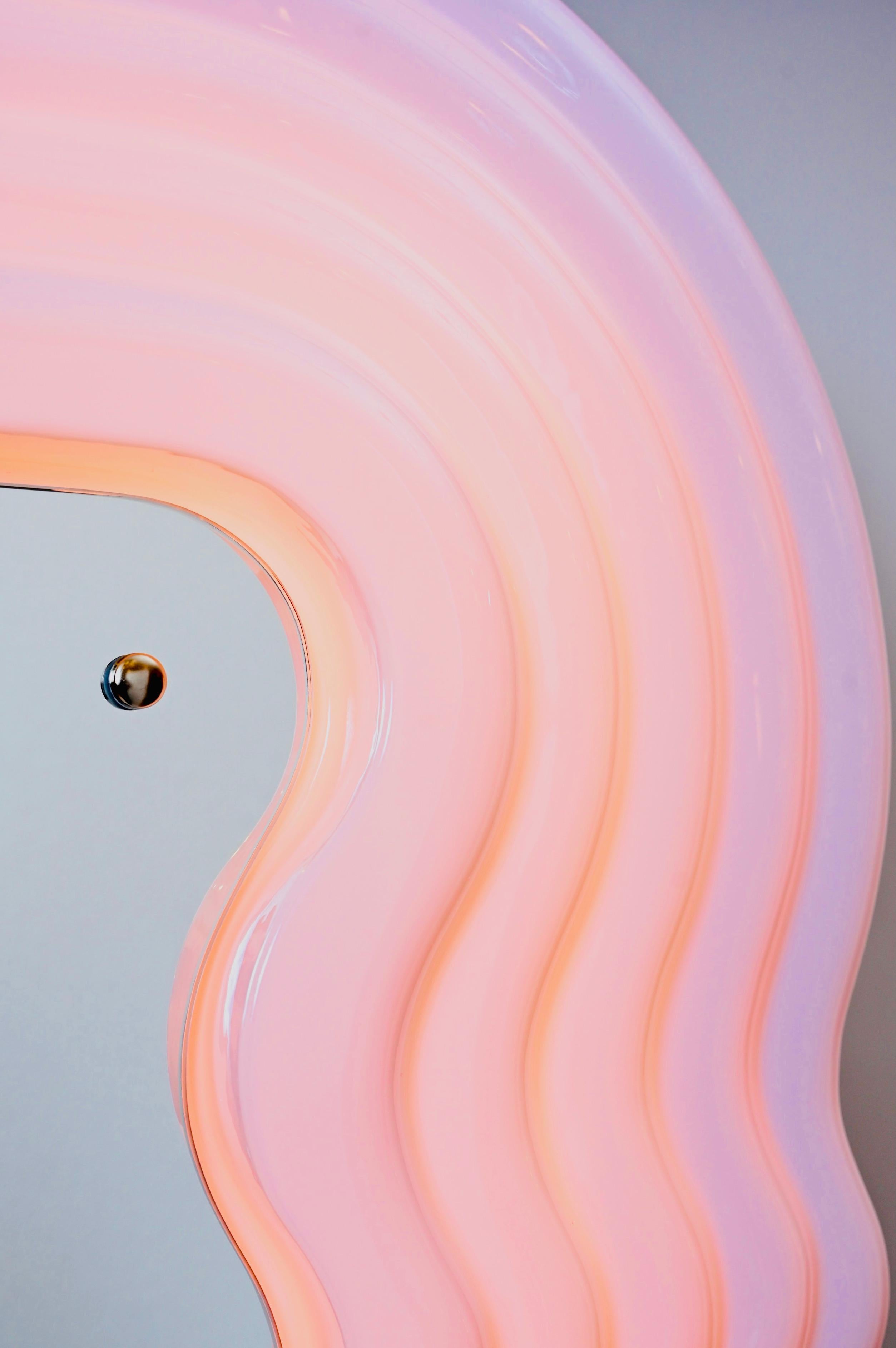 El curvilíneo espejo rosa 