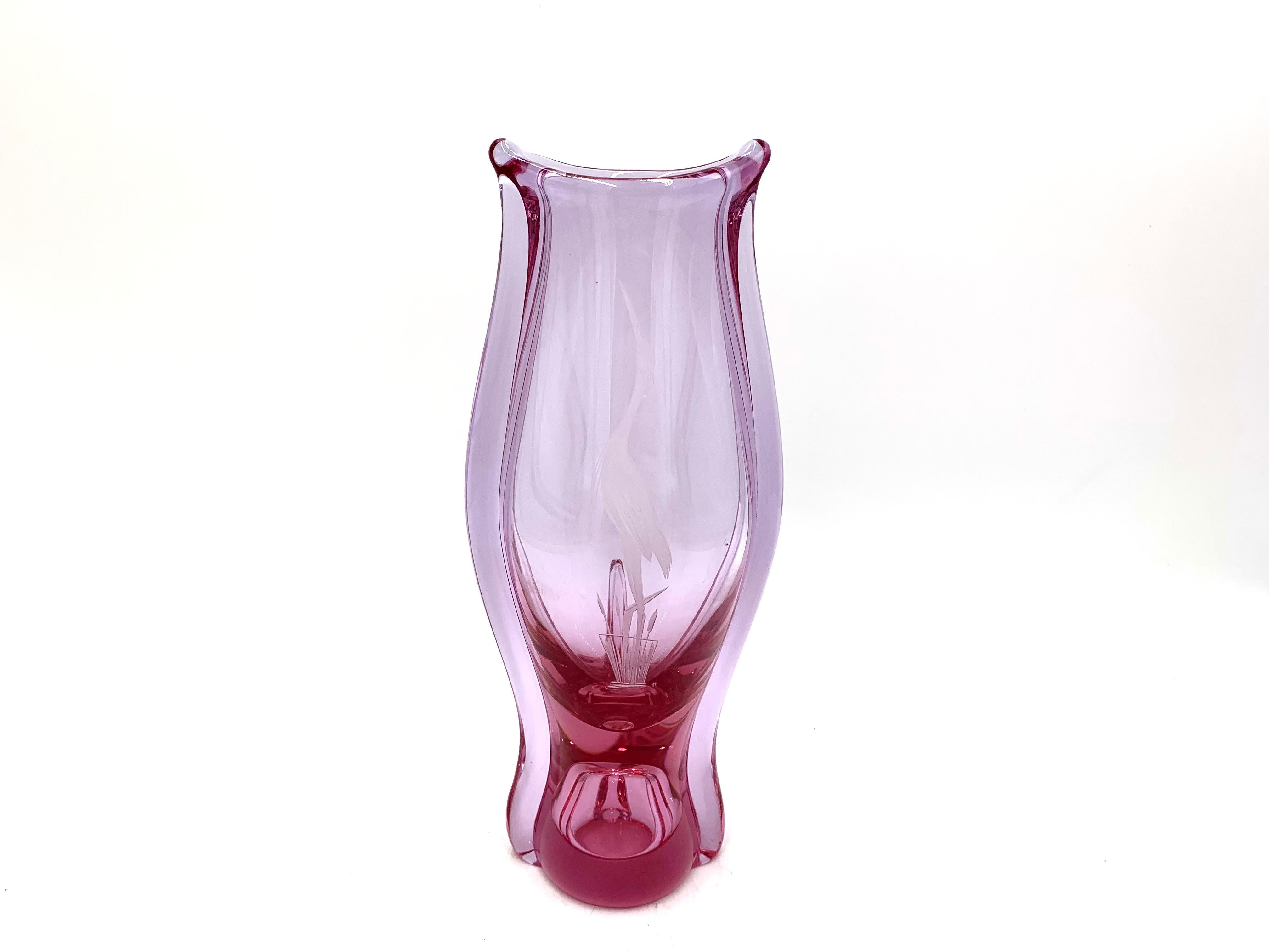 A pink vase with an engraved crane.

A vase designed by Miloslav Klinger, produced by Zelezny Brod in Czechoslovakia in the 1960s.

Very good condition

Measures: height 29cm, width 10cm, depth 5cm.