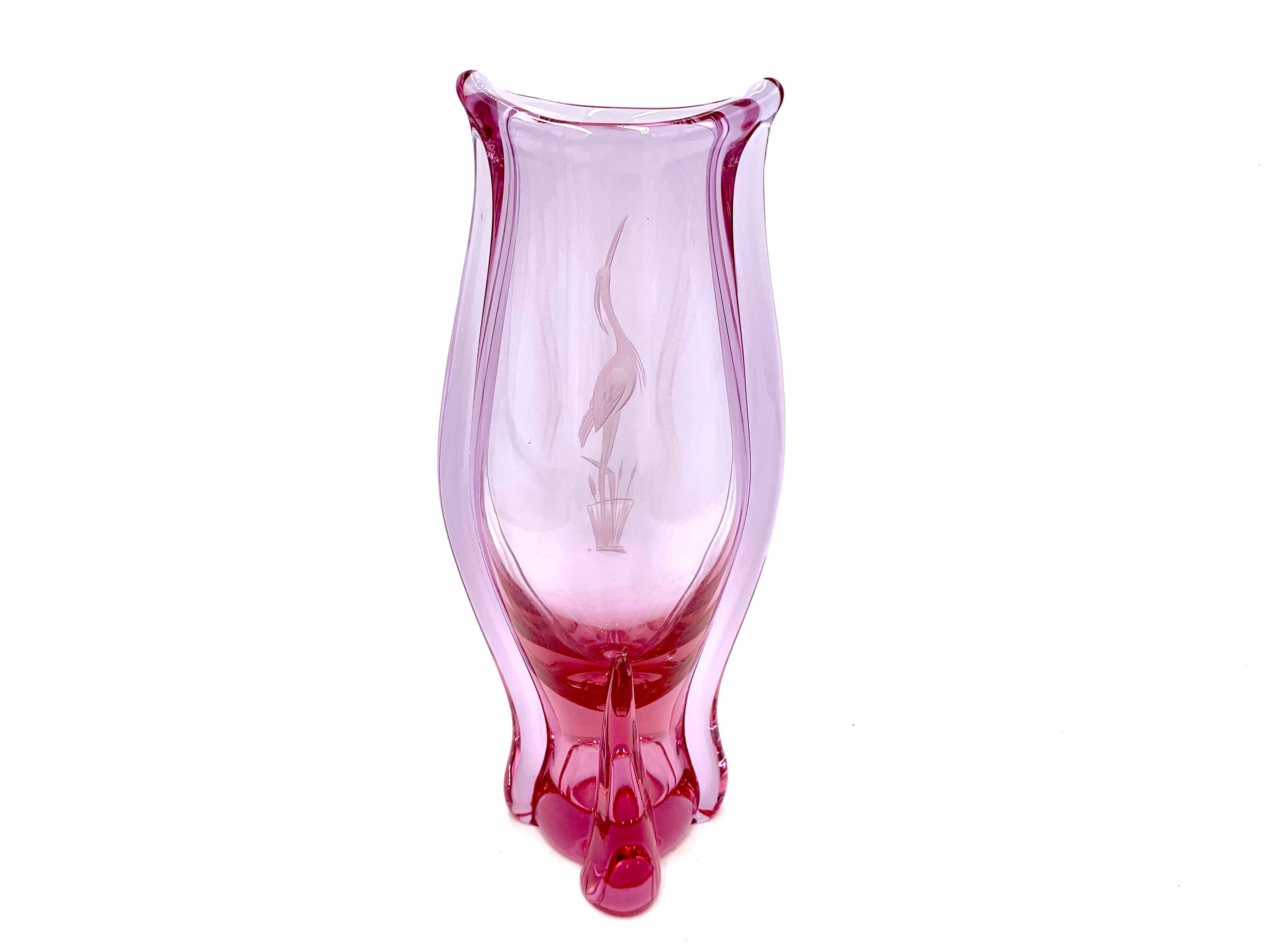 Cristal Vase rose, M. Klinger Zelezny Brod, Tchécoslovaquie, années 1960 en vente