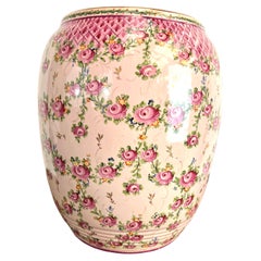 Rosa Vase mit Rosendekor aus Fayence von Clamecy in Rosa