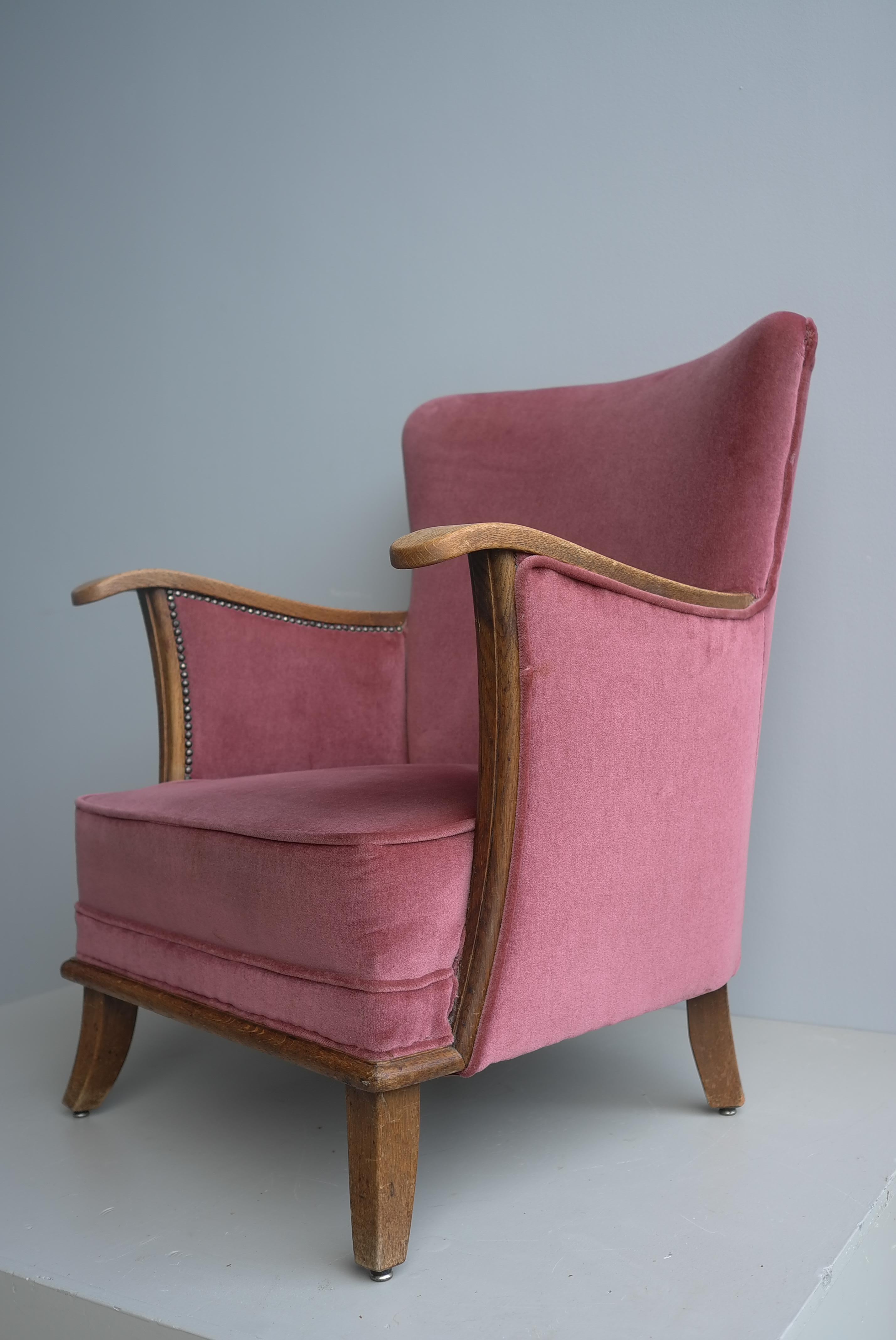 Pink Velvet and Oak Art Deco Lounge Chair, The Netherlands 1930's For Sale 6