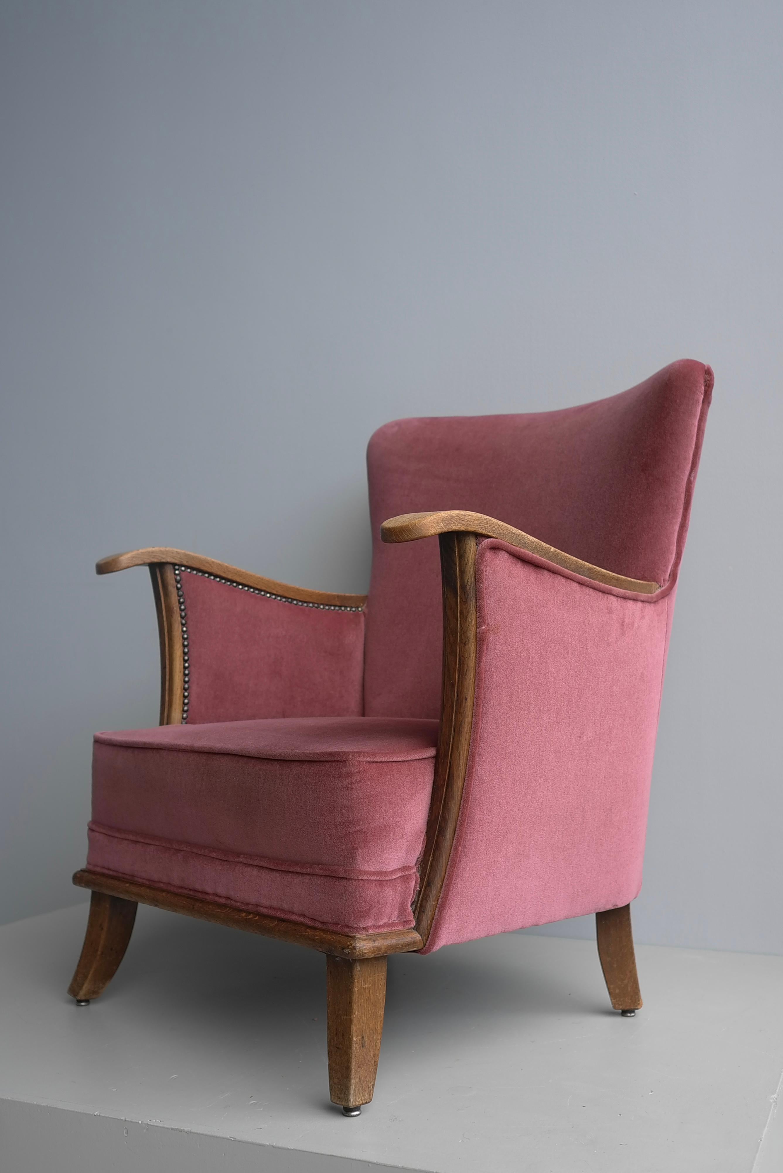 Dutch Pink Velvet and Oak Art Deco Lounge Chair, The Netherlands 1930's For Sale