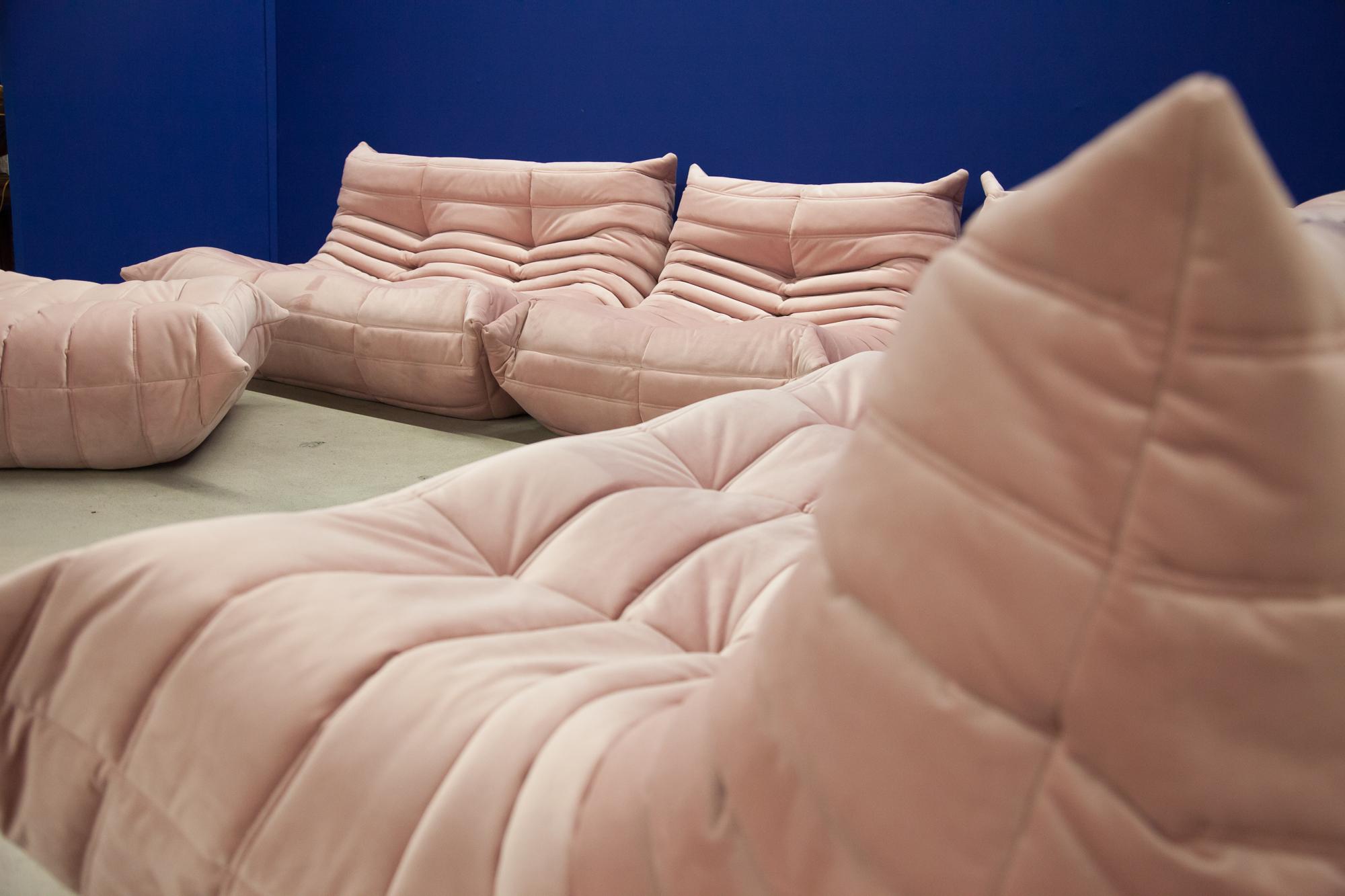 Pink Velvet Togo Sofa Set by Michel Ducaroy for Ligne Roset, 1970s, Set of 5 10