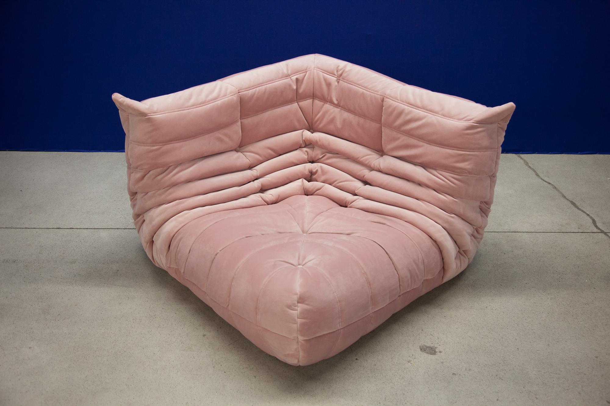 Togo-Sofa-Set aus rosa Samt von Michel Ducaroy für Ligne Roset, 1970er Jahre, 5er-Set im Angebot 2
