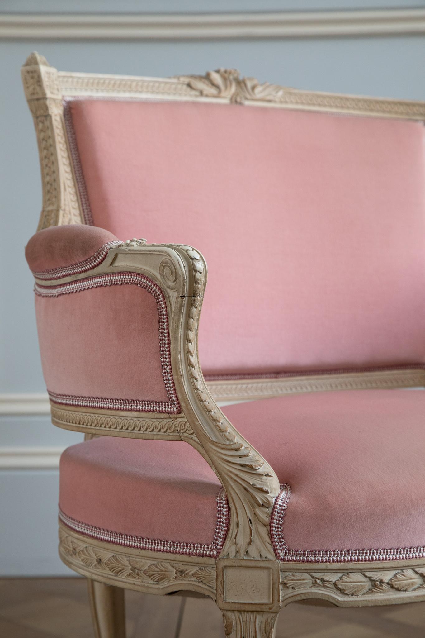 Pink Velvet Transition Louis XV-Louis XVI Style Marquise 3