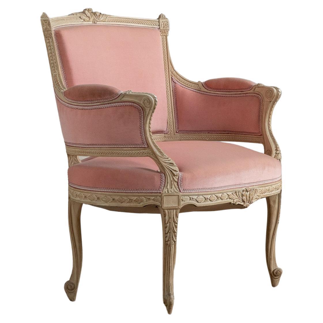 A transition Louis XV- Louis XVI Style Marquise hand carved in Beech and Hand painted in a cream lacquer.
Upholstered with a Pink velvet 
Very fine carving all around.
