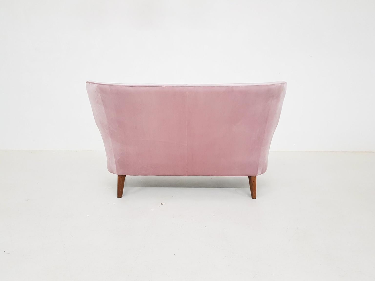 Mid-Century Modern Pink Velvet Two Seat Sofa by Theo Ruth for Artifort, Dutch Modern Design 1950s