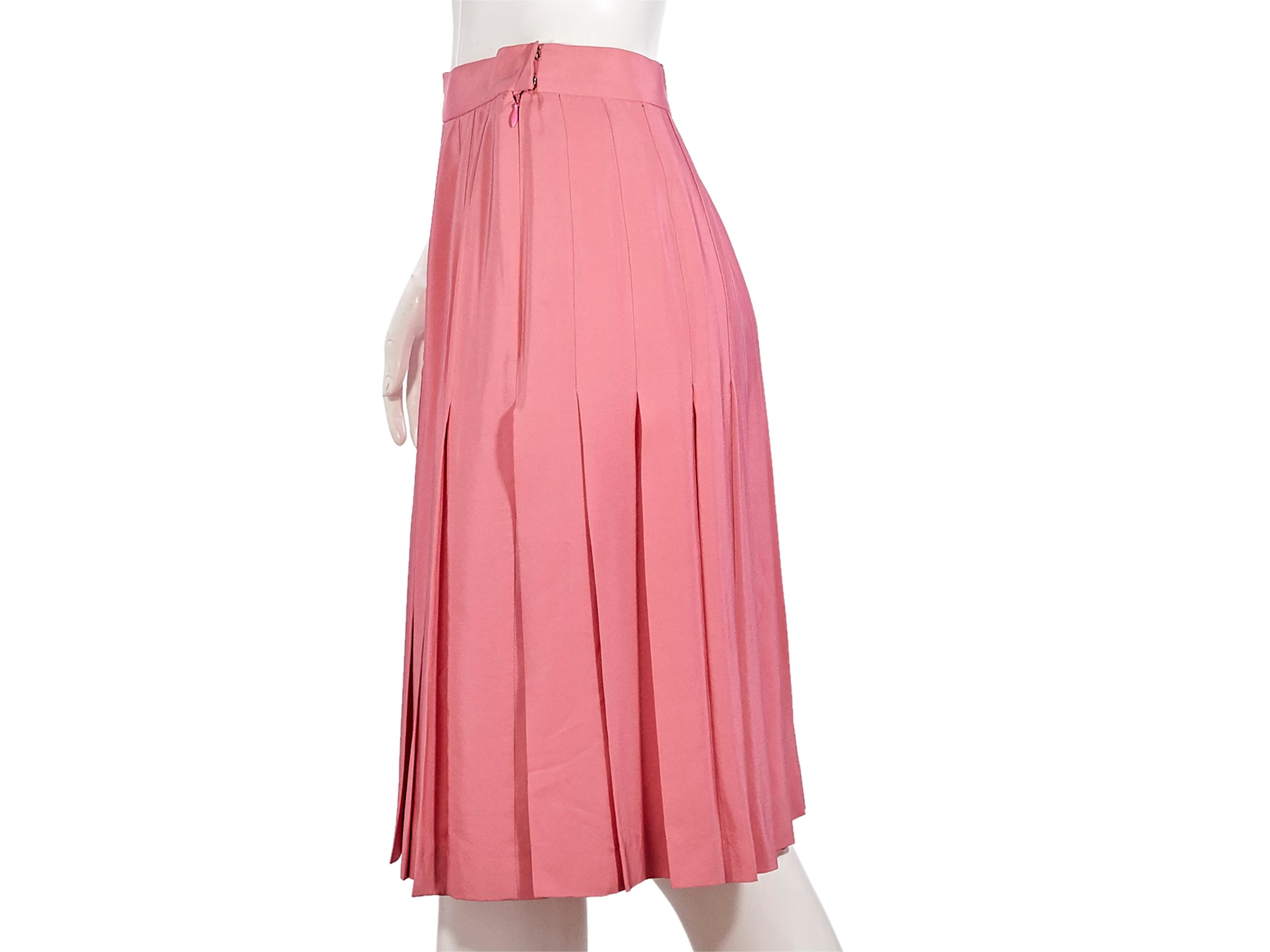 Product details:  Pink silk pleated knee-length skirt by Chanel Boutique. High-waist. Concealed snap button and zip side closure. 27