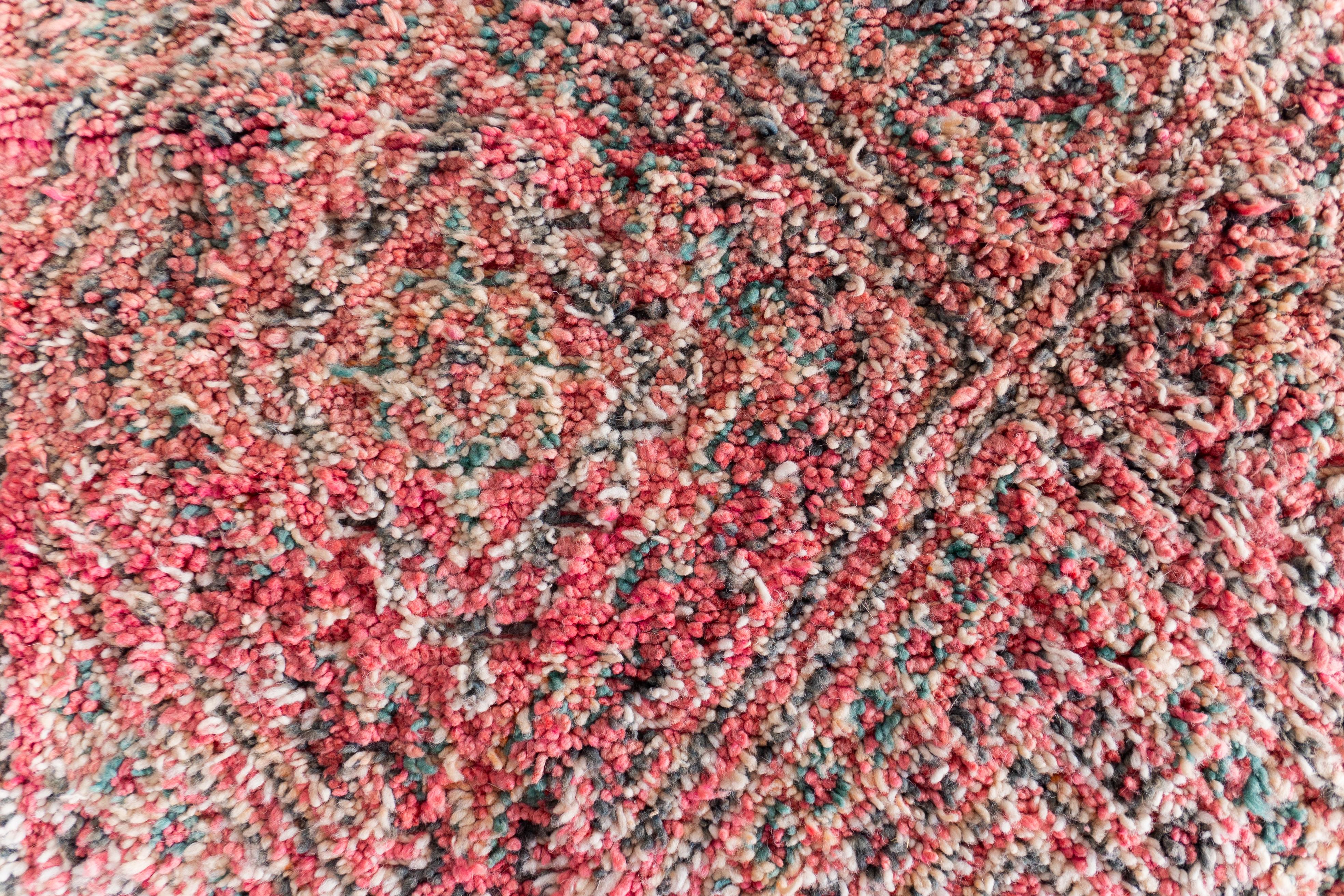 Pink Vintage Moroccan Berber Rug from 70s 100% wool 7.2x9.5 Ft 220x290 Cm In Good Condition For Sale In Salé, MA