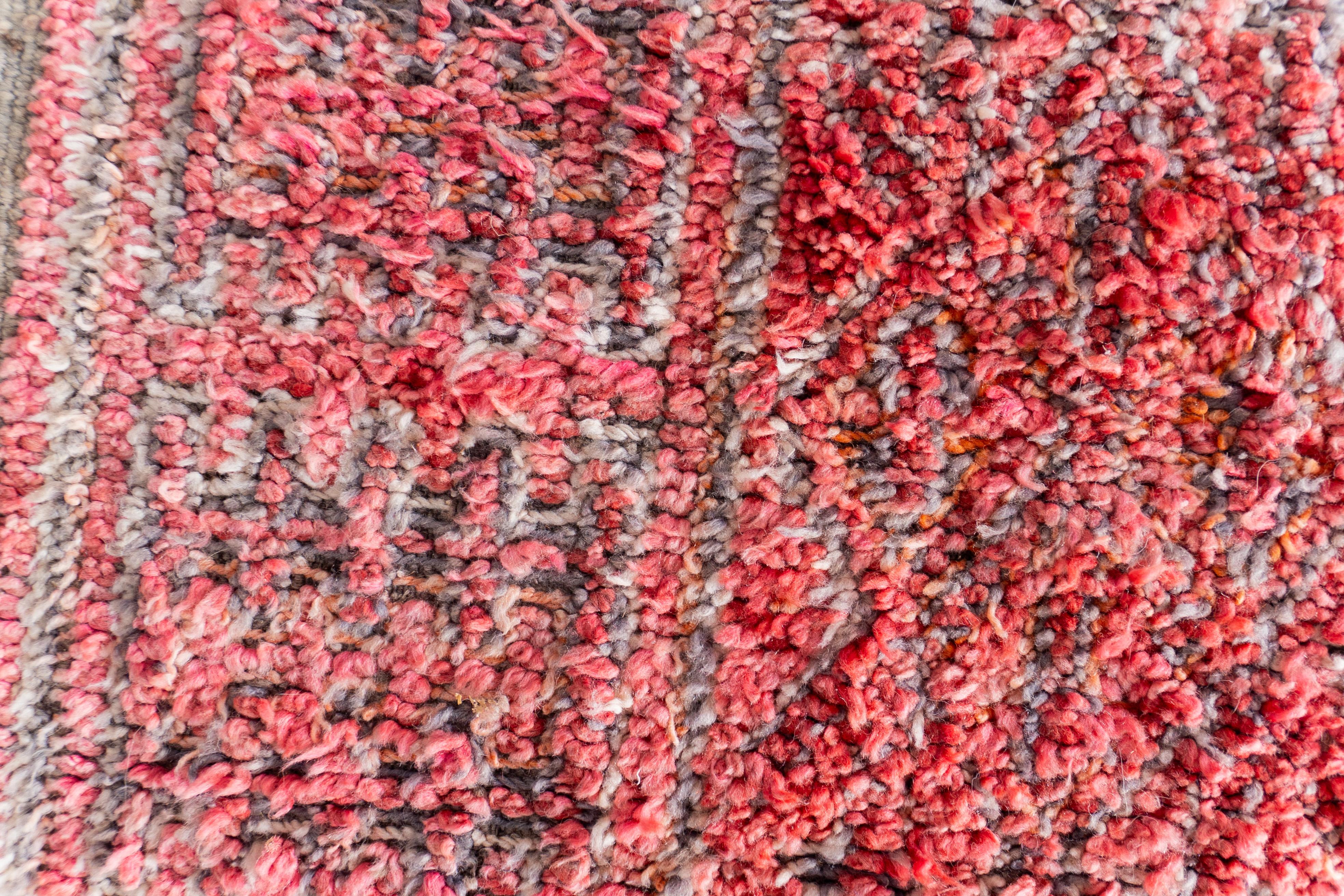 Rosa Vintage marokkanischen Berber Teppich aus 70er Jahren 100% Wolle 7x12.5 Ft 210x380 Cm (Handgeknüpft) im Angebot