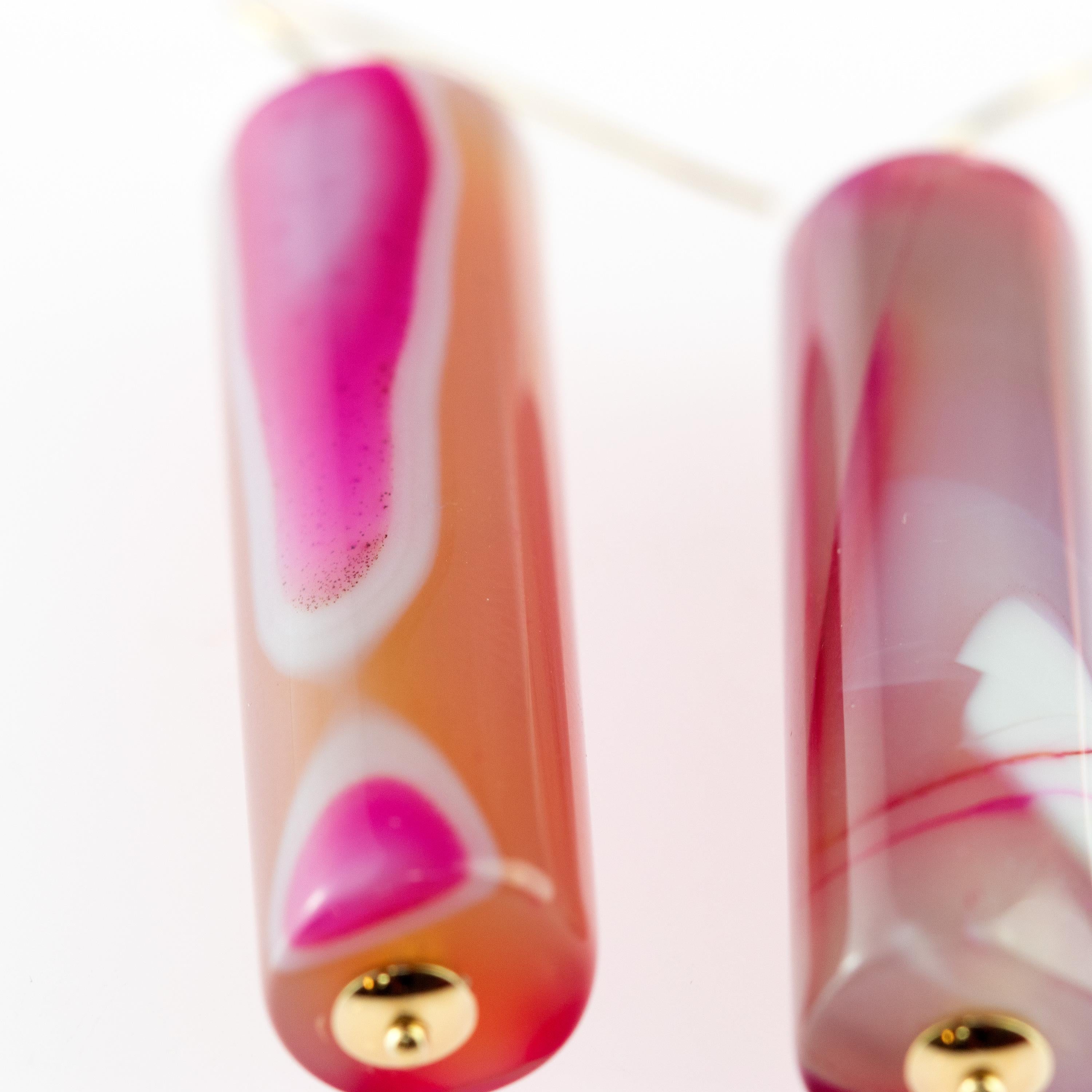 Pendants d'oreilles cocktail en or jaune 18 carats avec tubes en agate rose et blanche, fabriqués à la main Neuf - En vente à Milano, IT
