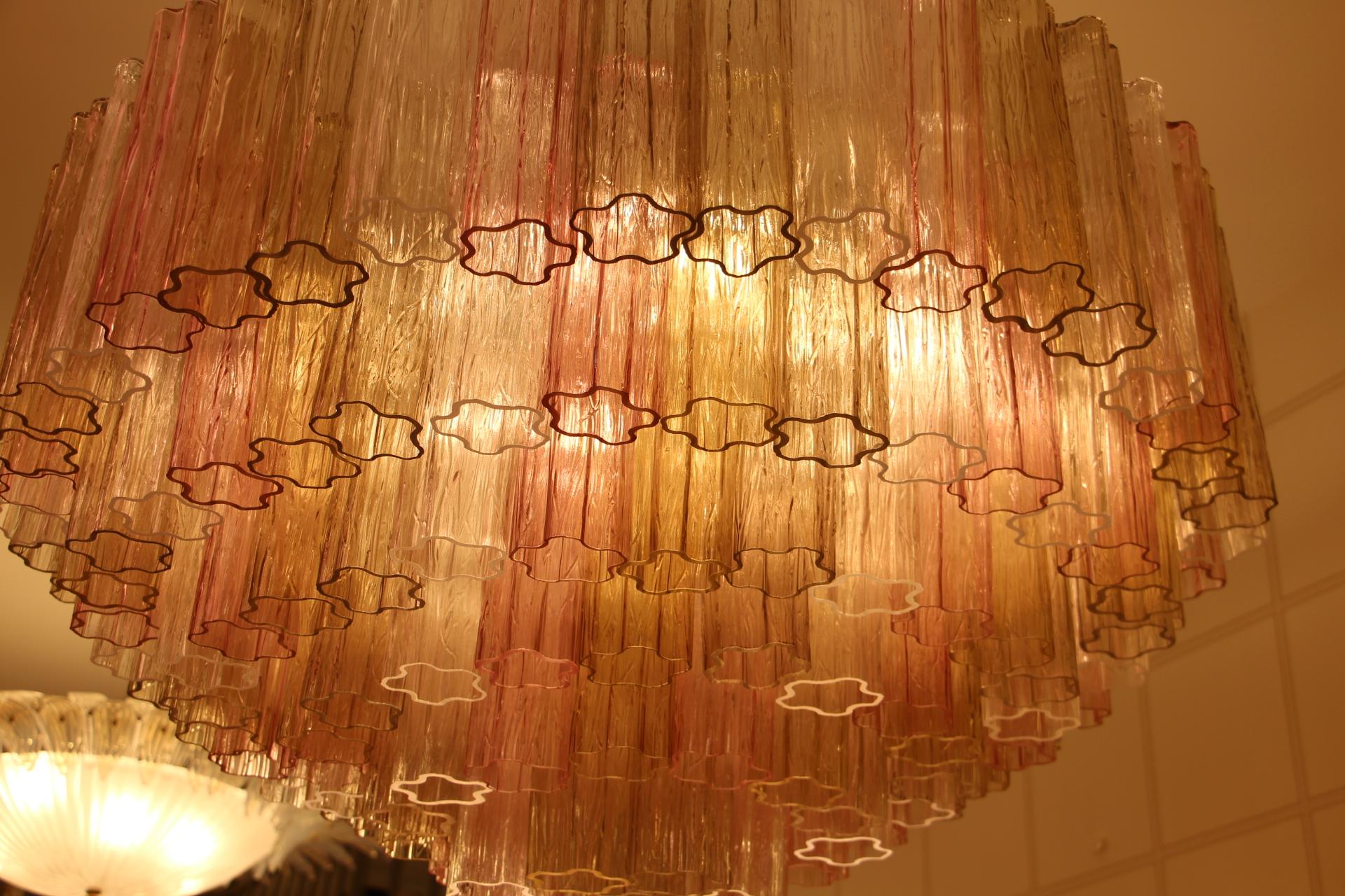 Pink, White and Amber Color Venini Style Tronchi Round Chandelier, Murano Glass In Excellent Condition In Saint-Ouen, FR