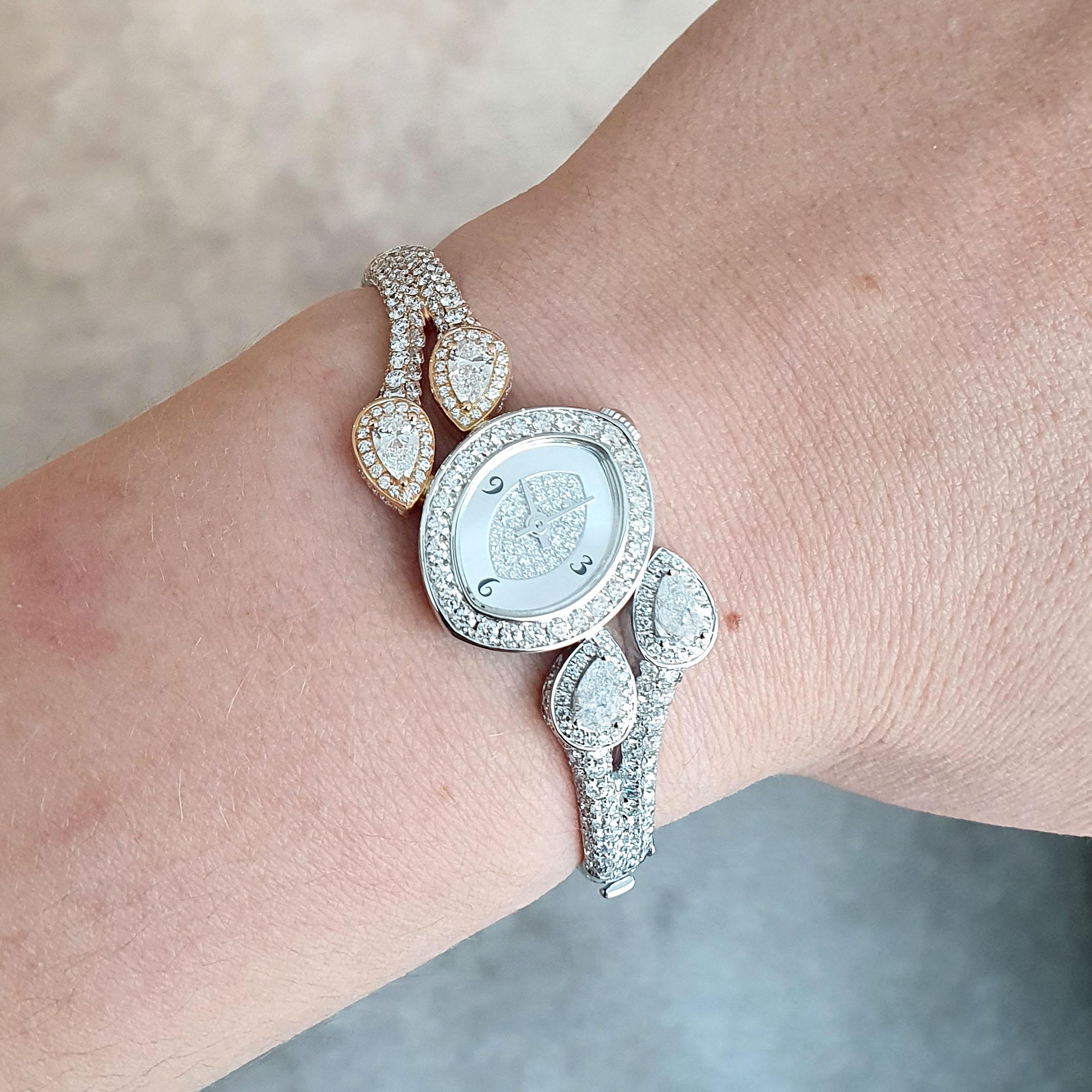 Montre en or rose et blanc avec diamants en vente 1