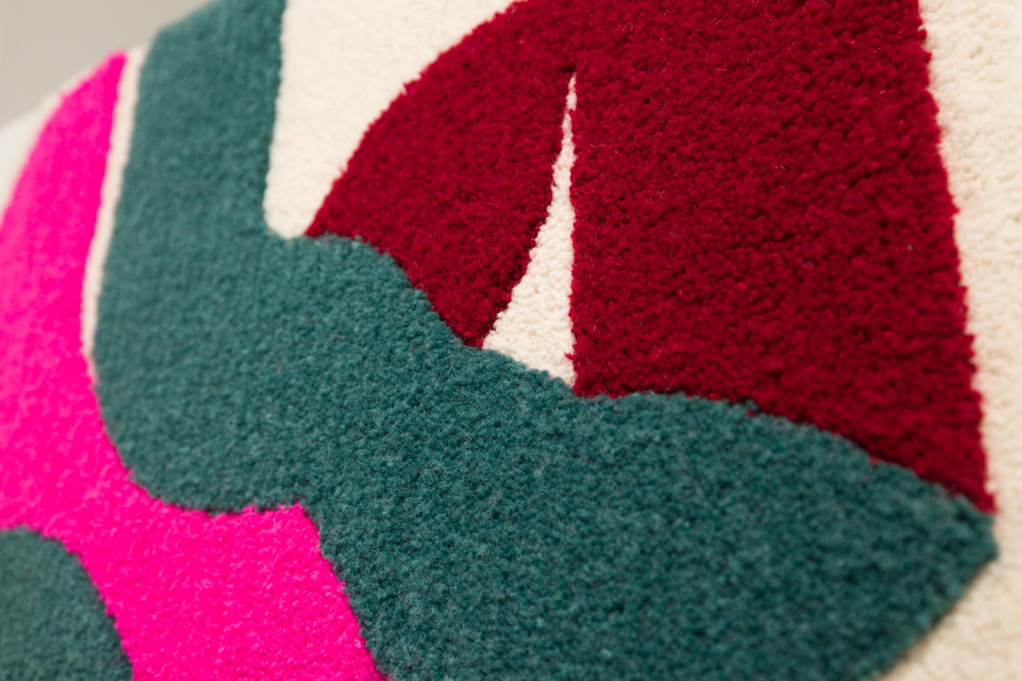 Abstrakter Wandteppich in Rosa, Weiß, Weiß und Grün, getuftete neuseeländische Wolle im Zustand „Neu“ im Angebot in Philadelphia, PA