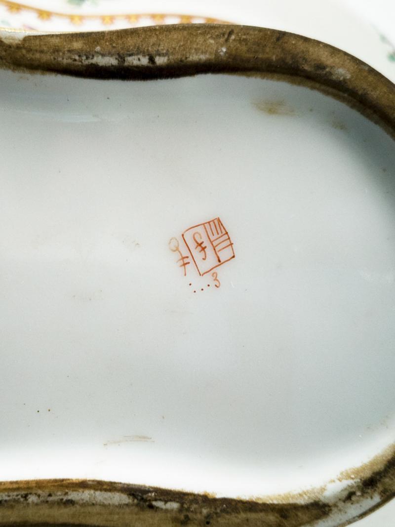 Porcellana Terrina di porcellana bianca e rosa Edme Samson, XIX secolo in vendita
