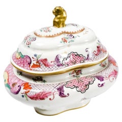 Terrina di porcellana bianca e rosa Edme Samson, XIX secolo
