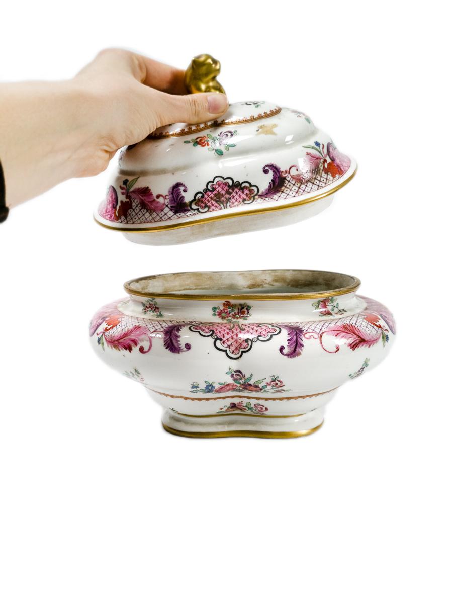 A 19th century polychrome porcelain tureen, white and pink background, floral motifs and gilded handles.

 'Samson, Edmé et Cie' mark on the base in the Rococo revivalist style of the period of Napoleon III.
