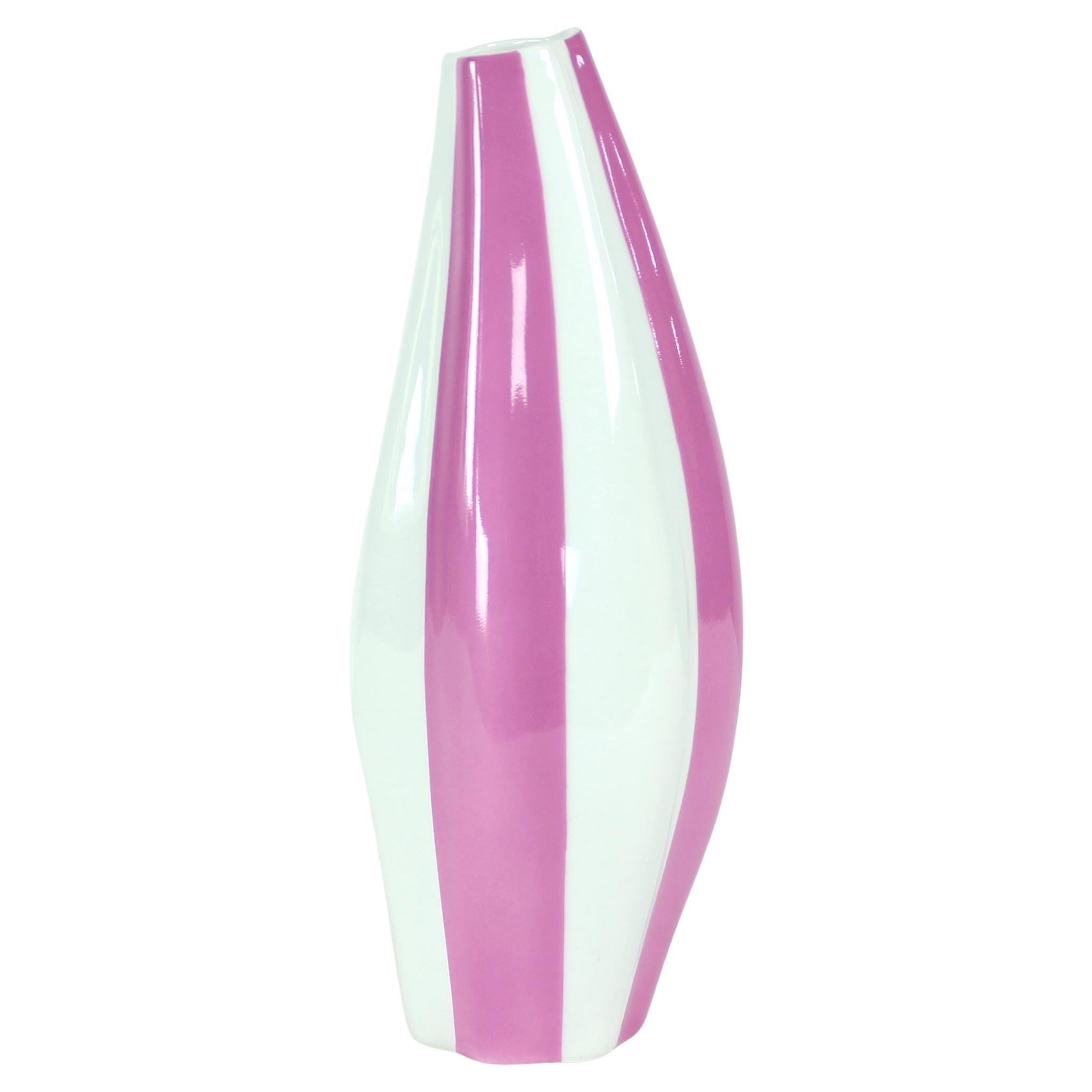 Vaso in porcellana bianca e rosa di Royal Dux, Cecoslovacchia, anni
60