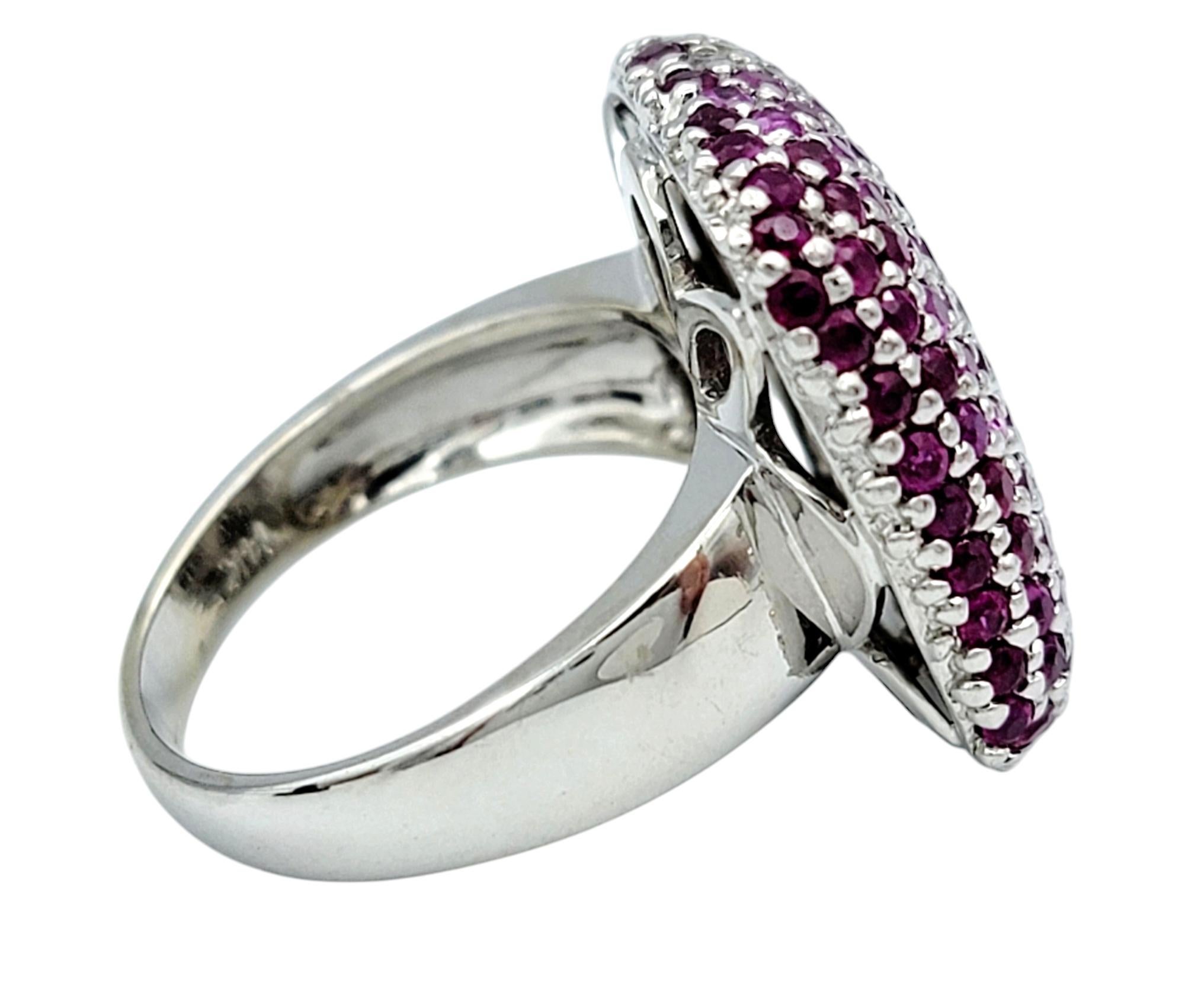 Rosa & Weißer Saphir Pavé Gradient Cocktail Ring mit Rubinen in 14 Karat Gold (Rundschliff) im Angebot