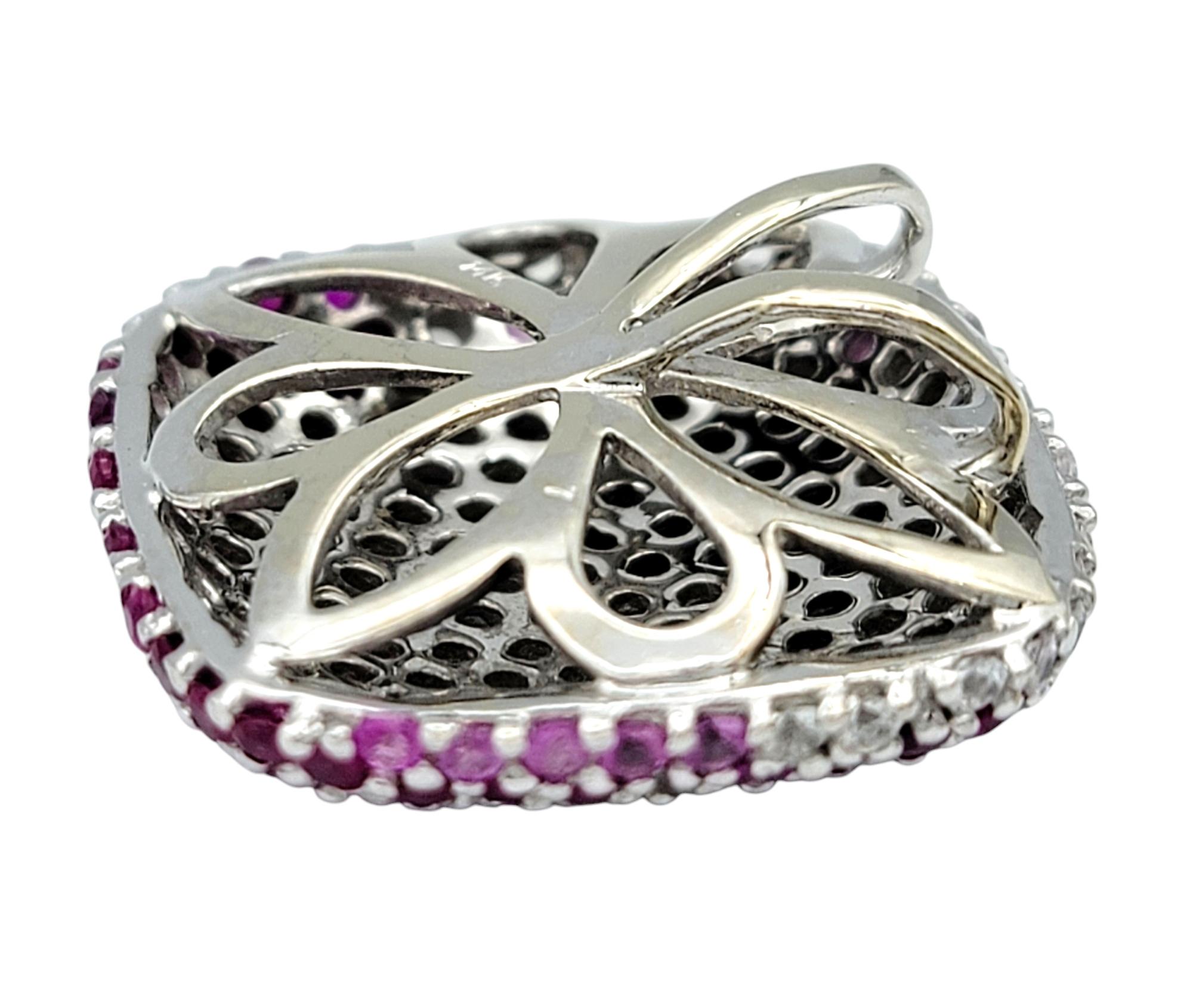 Ciondolo con pavé di zaffiri rosa e bianchi e rubini in oro bianco 14 kt. In condizioni buone in vendita a Scottsdale, AZ