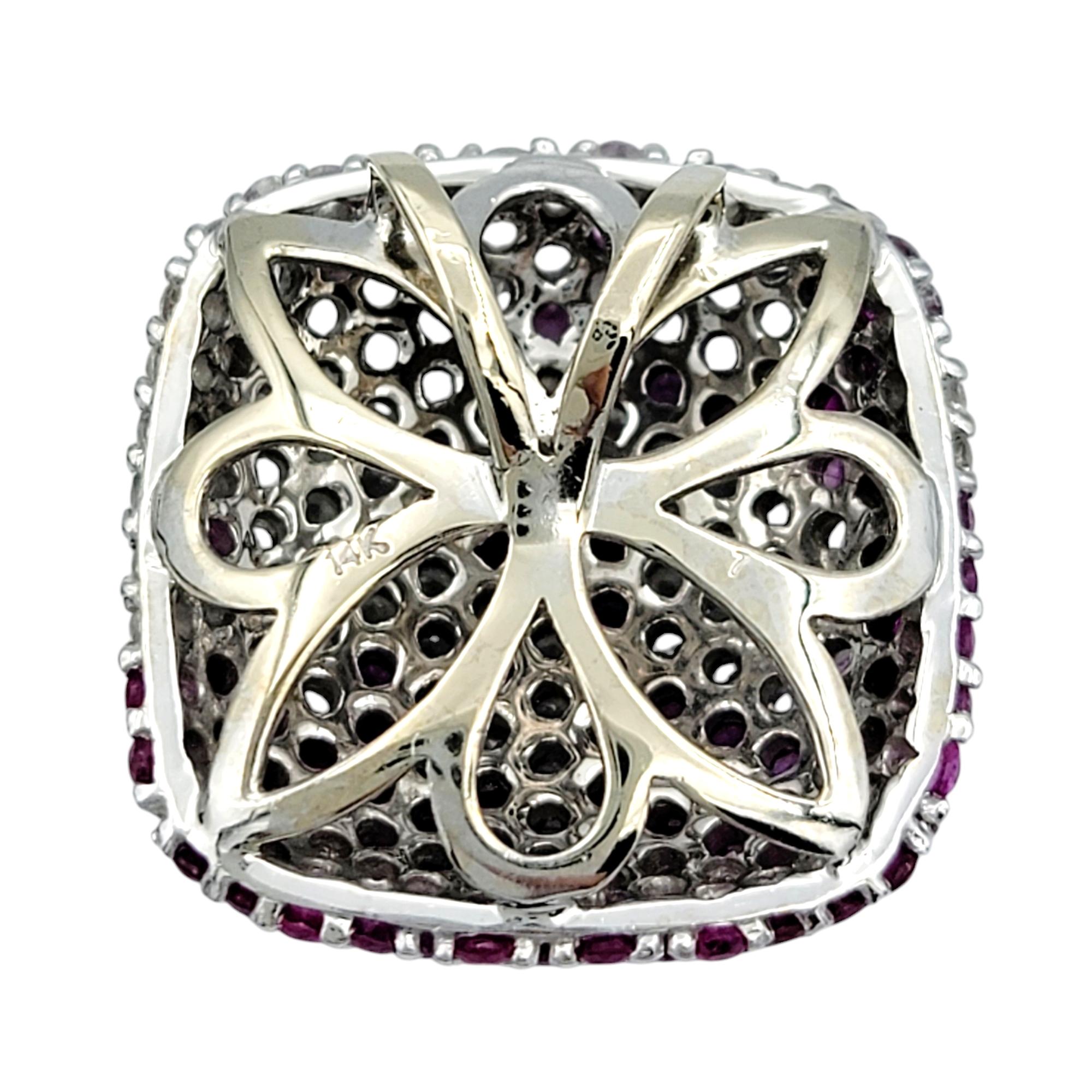Donna Ciondolo con pavé di zaffiri rosa e bianchi e rubini in oro bianco 14 kt. in vendita