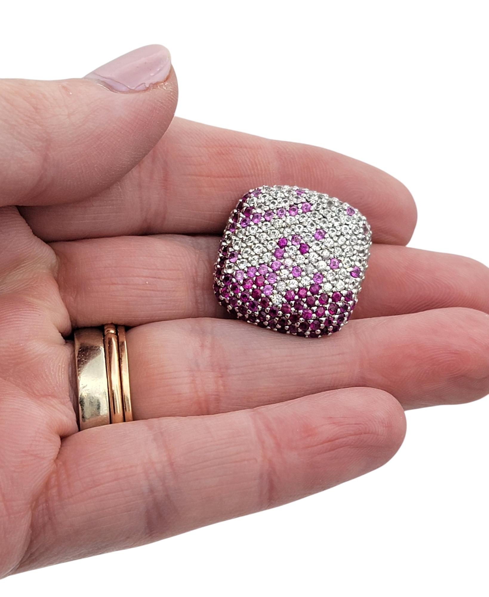 Ciondolo con pavé di zaffiri rosa e bianchi e rubini in oro bianco 14 kt. in vendita 1
