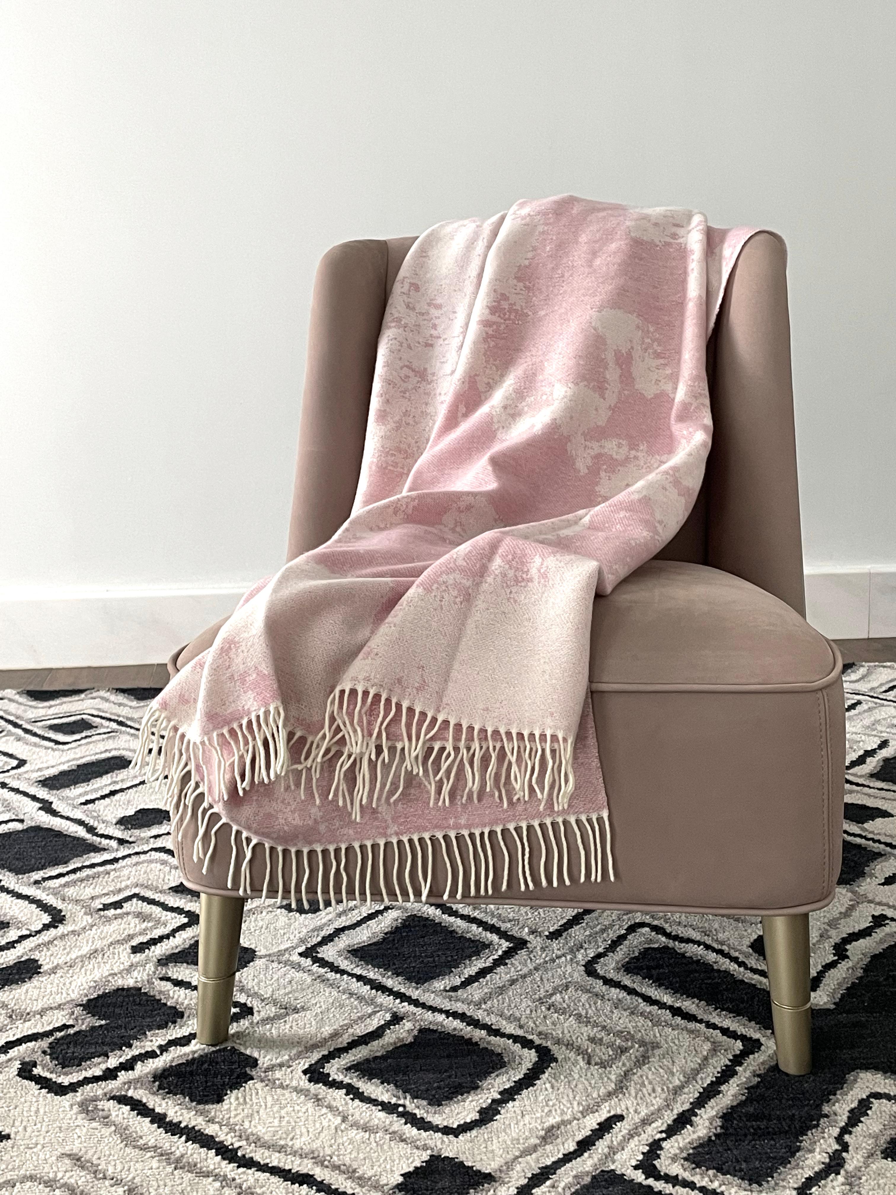 italien Plaid en laine et cachemire rose fabriqué en Italie - Jacquard effet marbré en vente