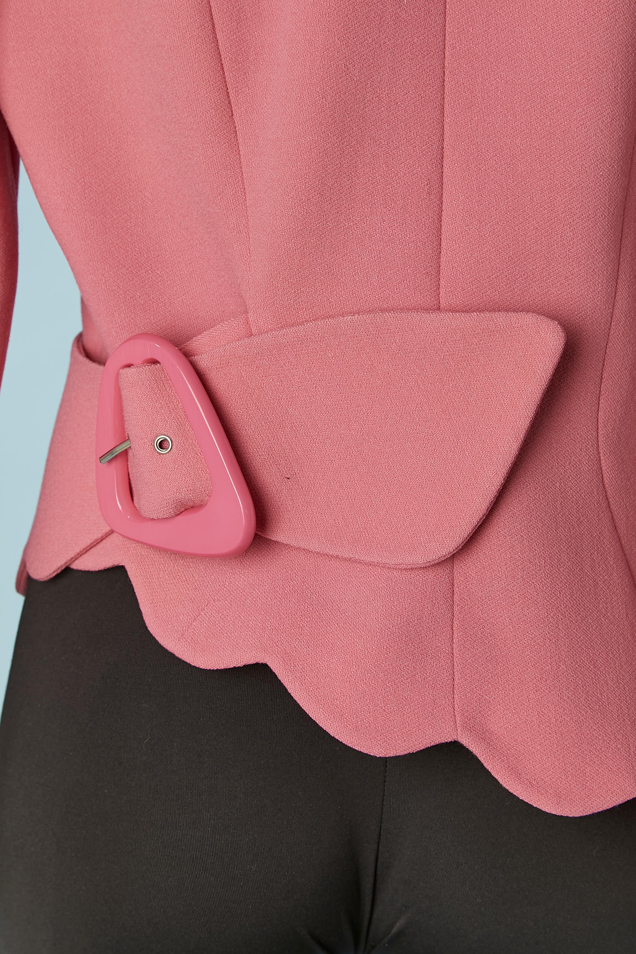 Veste asymétrique enveloppée de laine rose avec boucle rose Thierry Mugler ACTIV  en vente 3