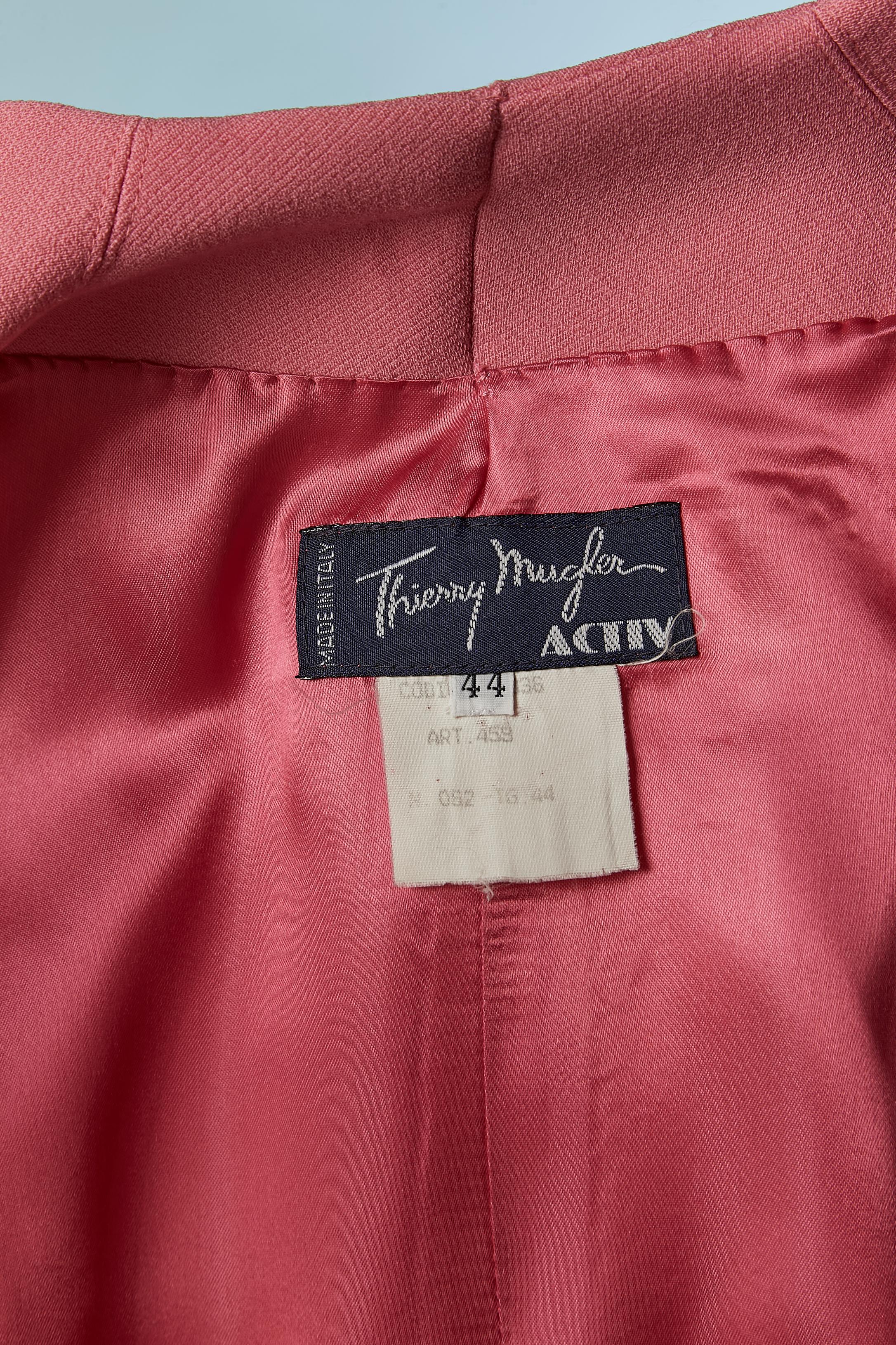 Veste asymétrique enveloppée de laine rose avec boucle rose Thierry Mugler ACTIV  en vente 4