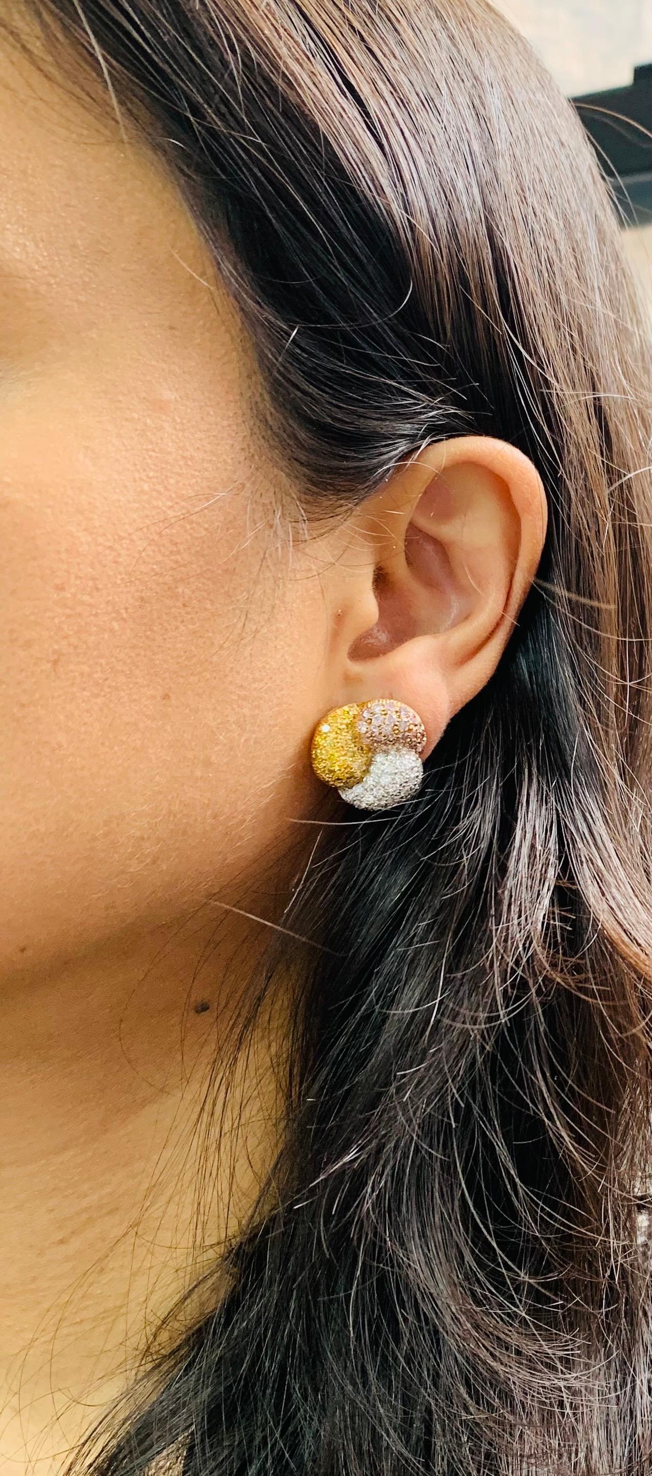 Clous d'oreilles en or jaune 18 carats avec diamants roses, jaunes et blancs Unisexe en vente