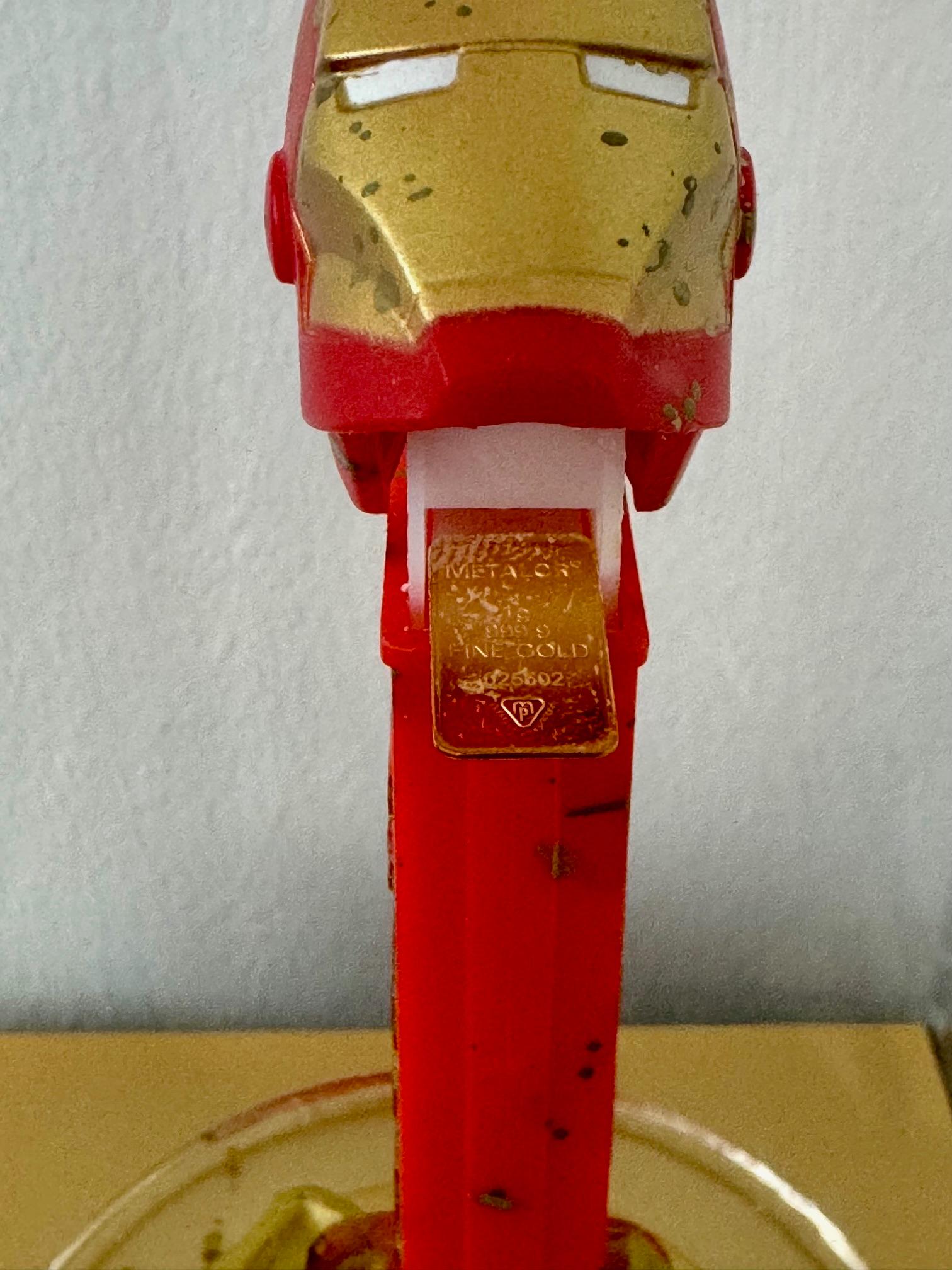Wie viel Pez hast du? PINKHAS Gold Bar Iron Man Einzigartiges Stück, PINKHAS im Angebot 1