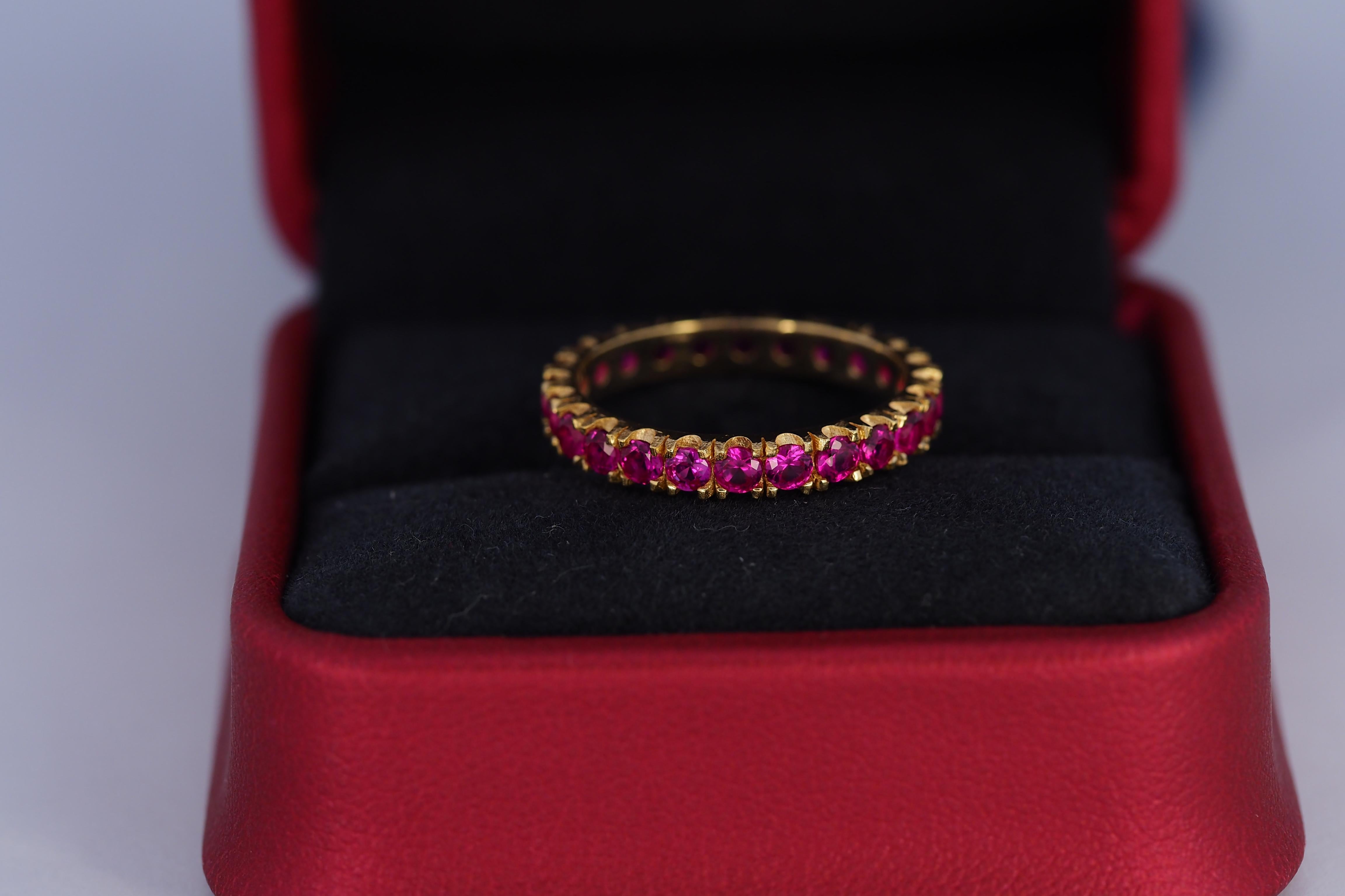 Pinkish red gemstone 14k gold eternity ring band In New Condition For Sale In Istanbul, TR