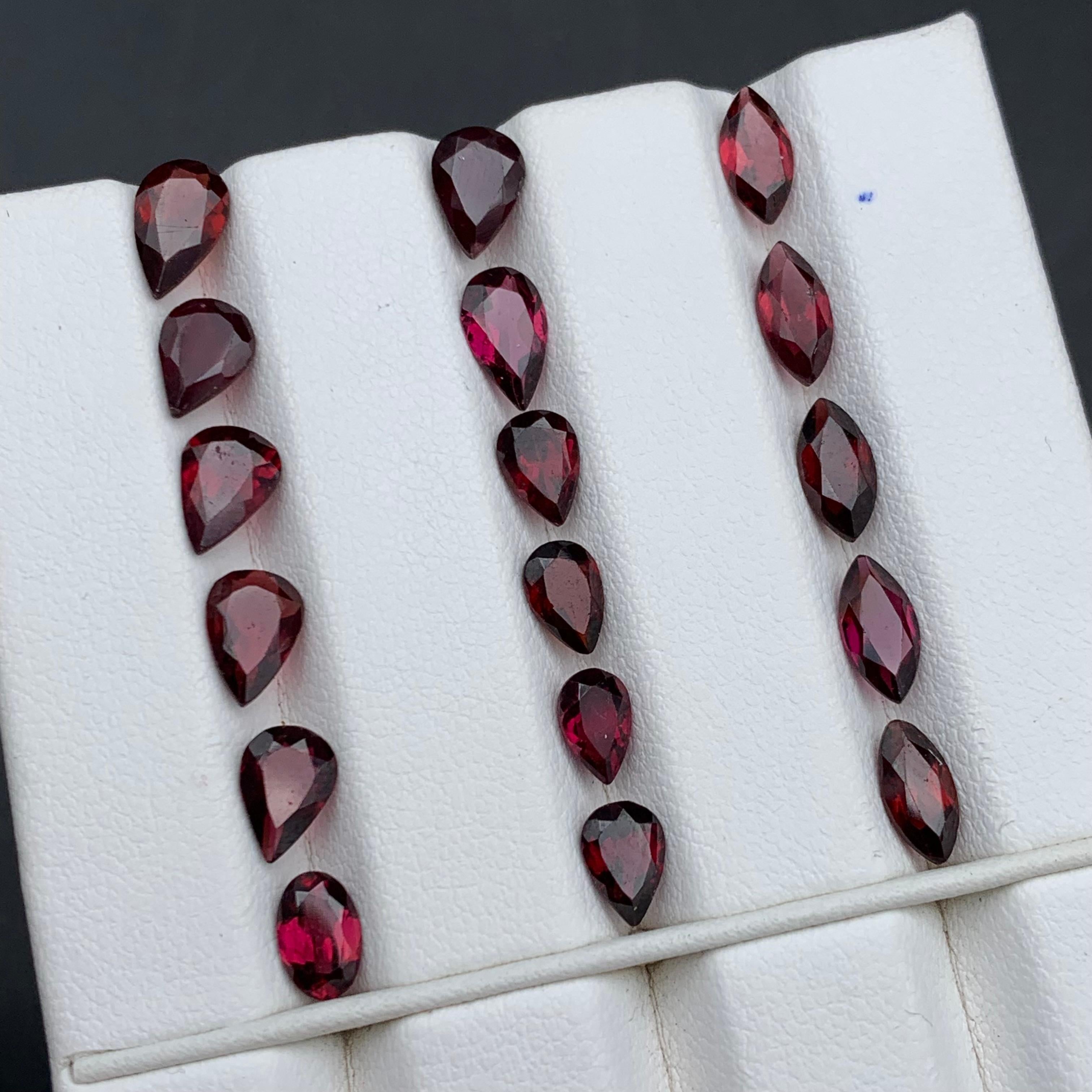 Grenat Rhodolite Naturel Rouge Profond Teinte Rose Lot de Pierres Gemmes pour Boucles d'oreilles, Colliers Pendentifs ou tout autre monture-Marquise et Poire !

💎 TYPE DE PIERRE PRÉCIEUSE : Grenat rhodolite
⚖️ POIDS : 12,85 Carats
🪚 FORME & COUPE