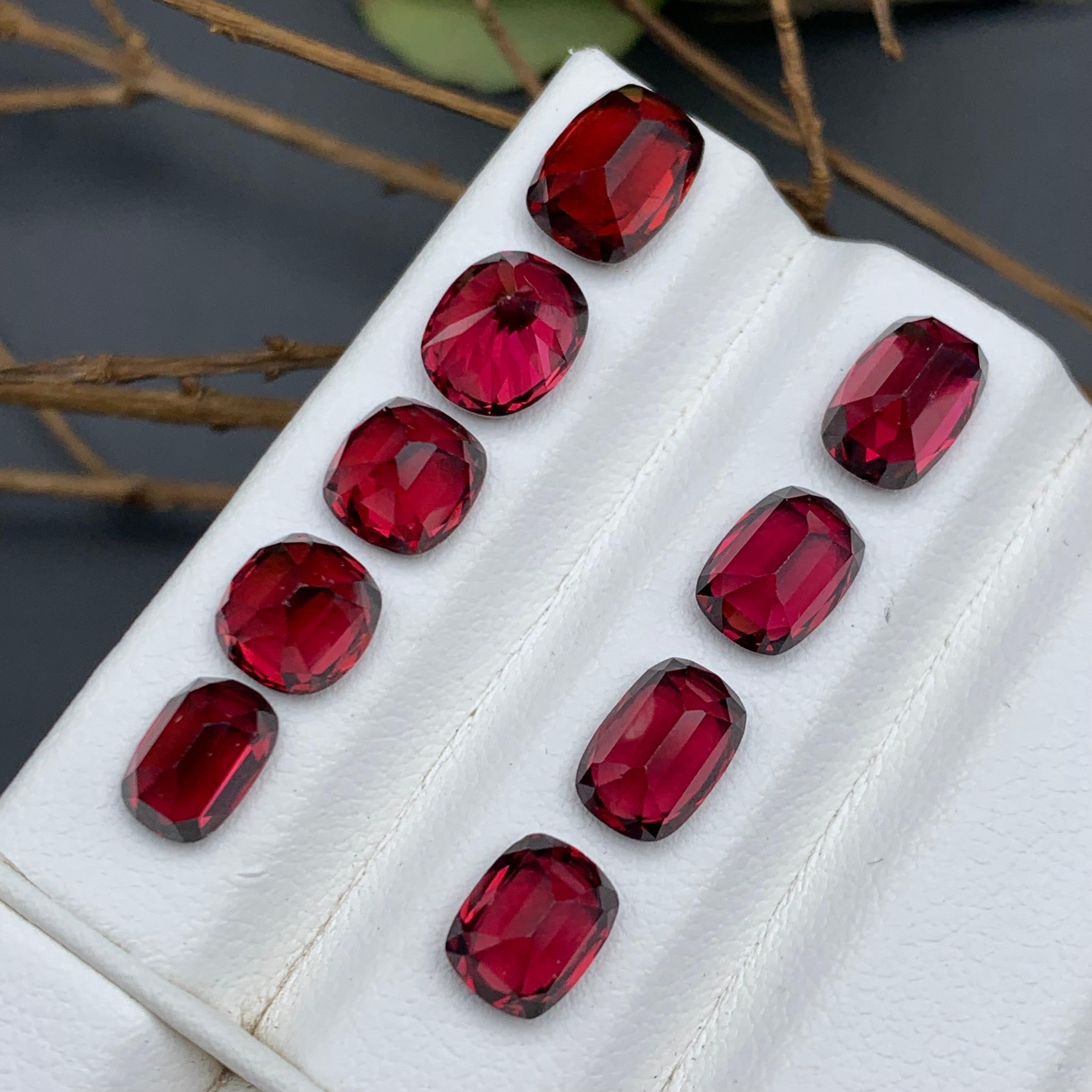 Pierres précieuses en rhodolite naturelle rouge rosé taille bijou de 15.65 carats Neuf - En vente à Peshawar, PK