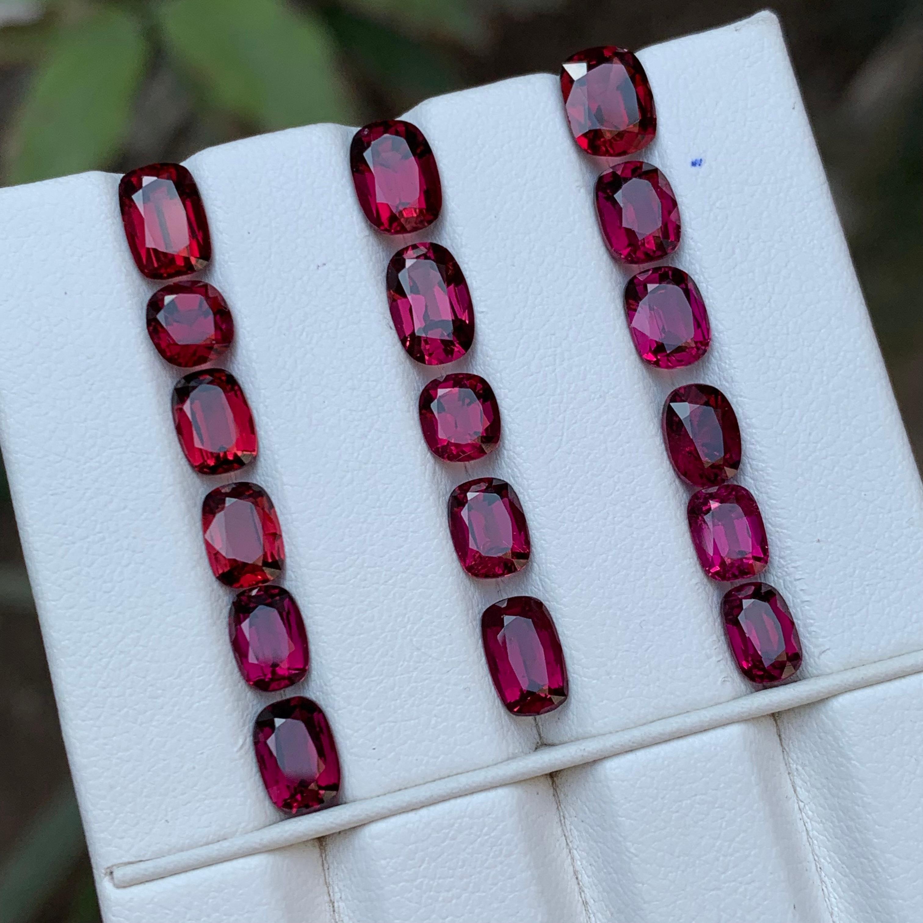 Contemporary Pinkish Red Natural Rhodolite Garnet Jewelry Size Loose Gemstones Lot 23.90 Ct For Sale