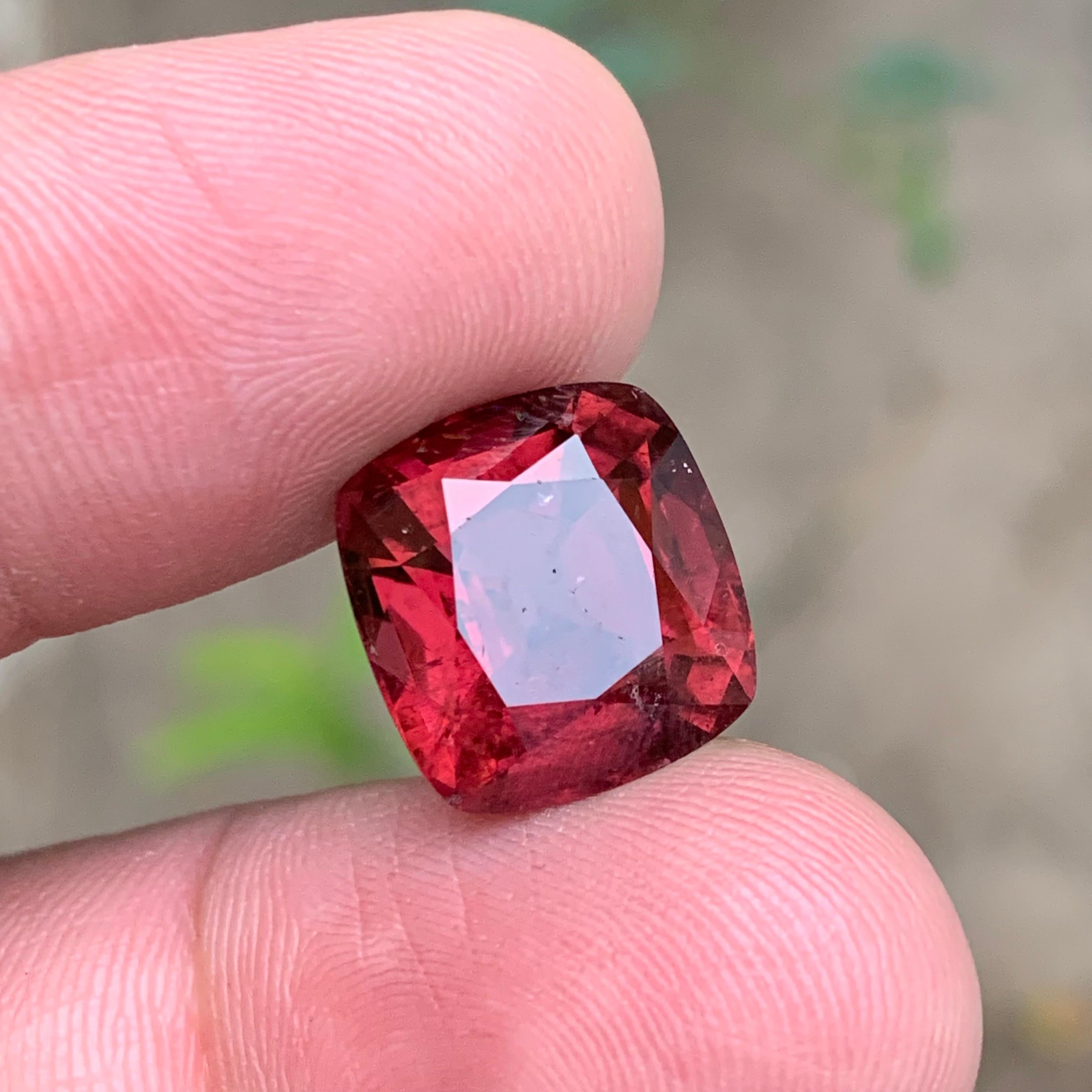 Contemporaneo Anello con tormalina rubellite naturale rossa rosata, gemma sciolta 11,15 carati, taglio a cuscino in vendita
