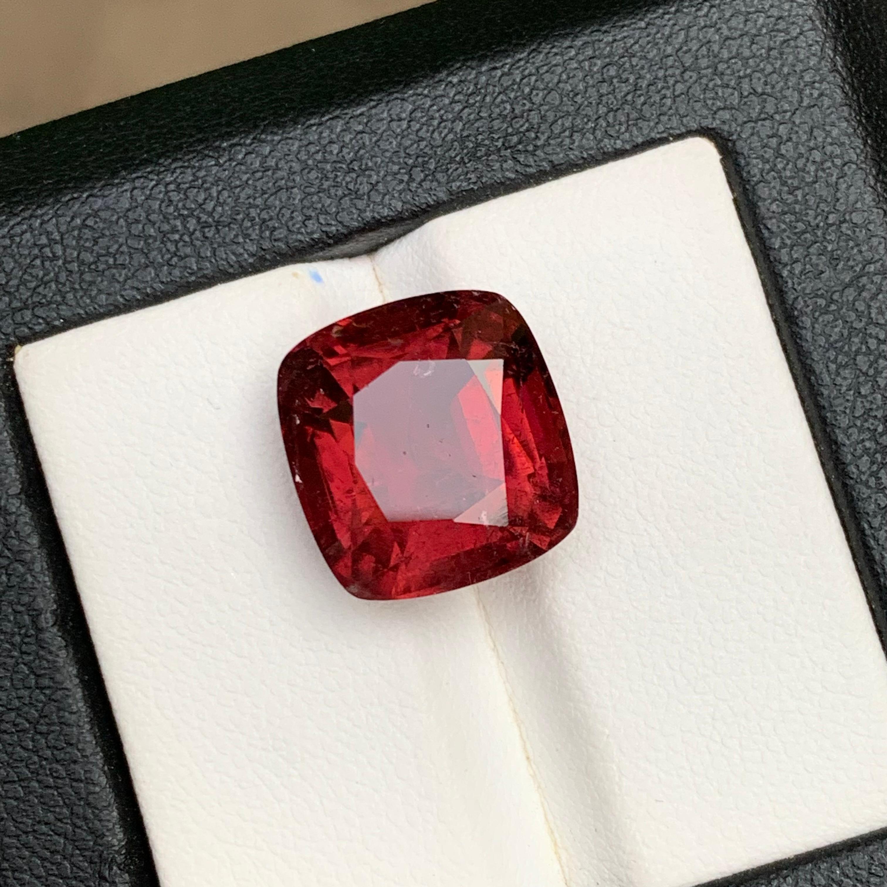 Taglio cuscino Anello con tormalina rubellite naturale rossa rosata, gemma sciolta 11,15 carati, taglio a cuscino in vendita